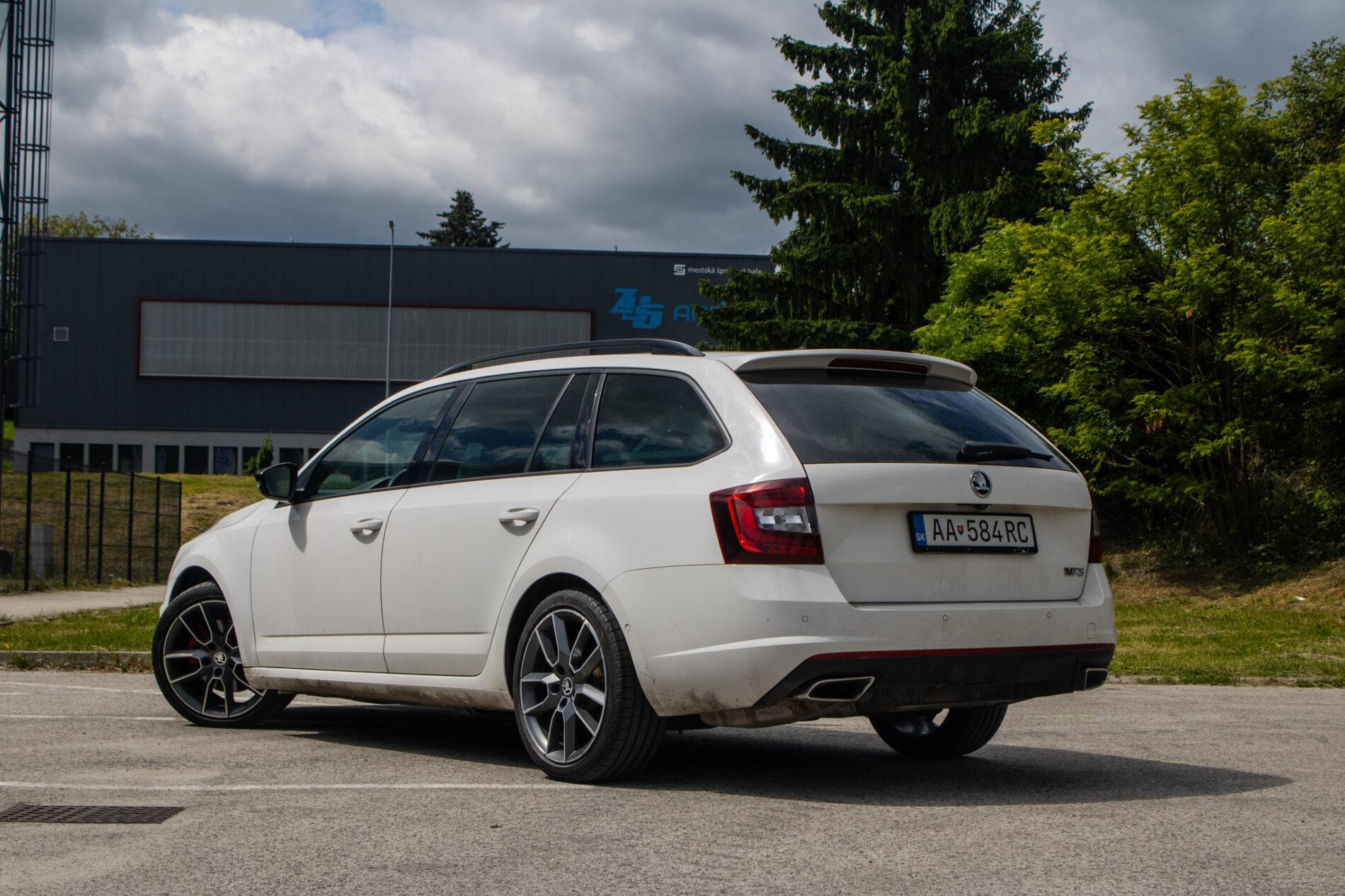 2017 Skoda Octavia RS, bílá kombi, 170 659 km