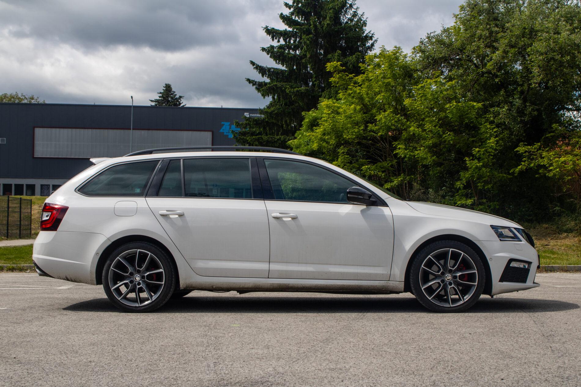 2017 Skoda Octavia RS, bílá kombi, 170 659 km