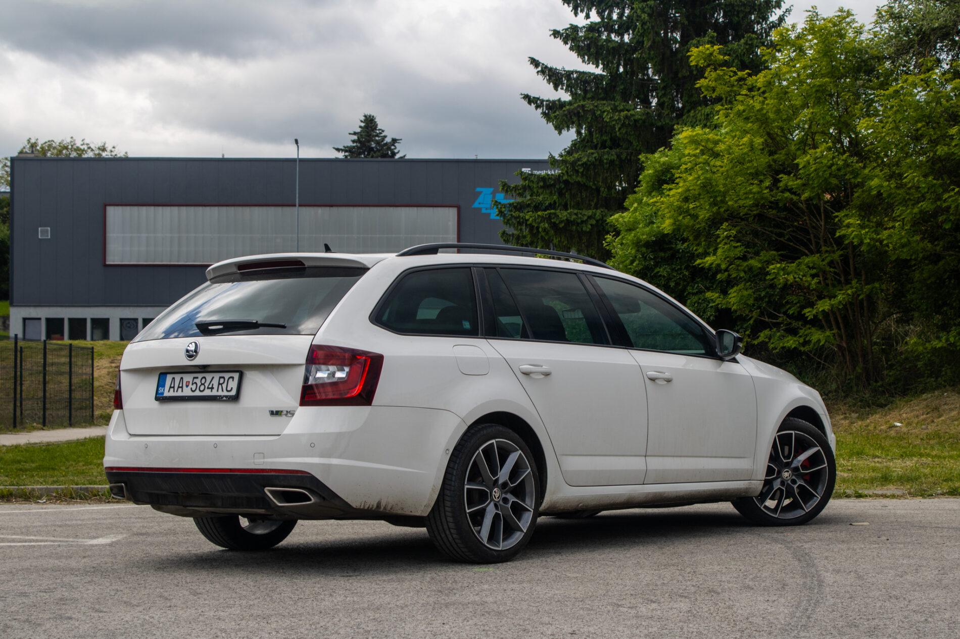 2017 Skoda Octavia RS, bílá kombi, 170 659 km