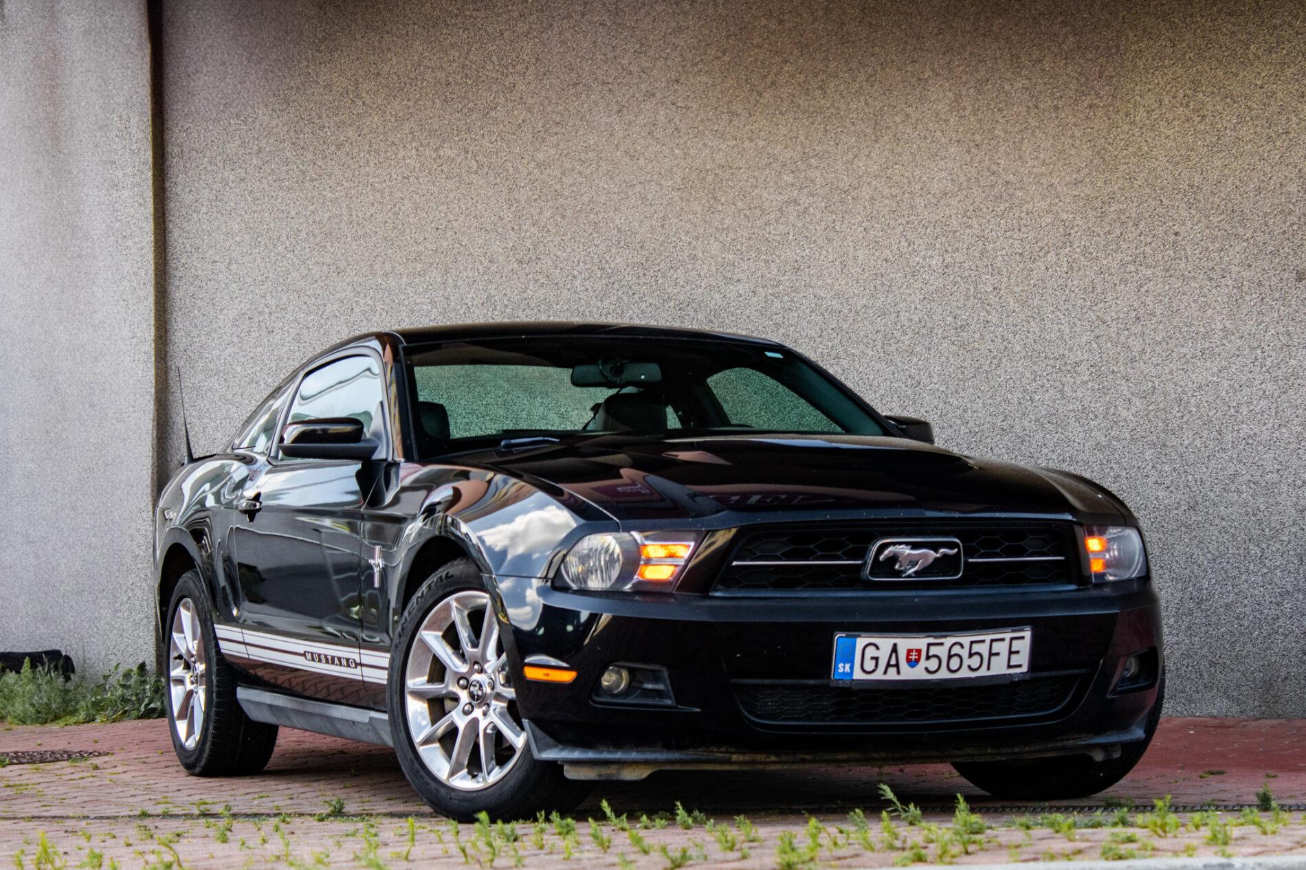 2010 Ford Mustang, černá kupé, 193 470 km
