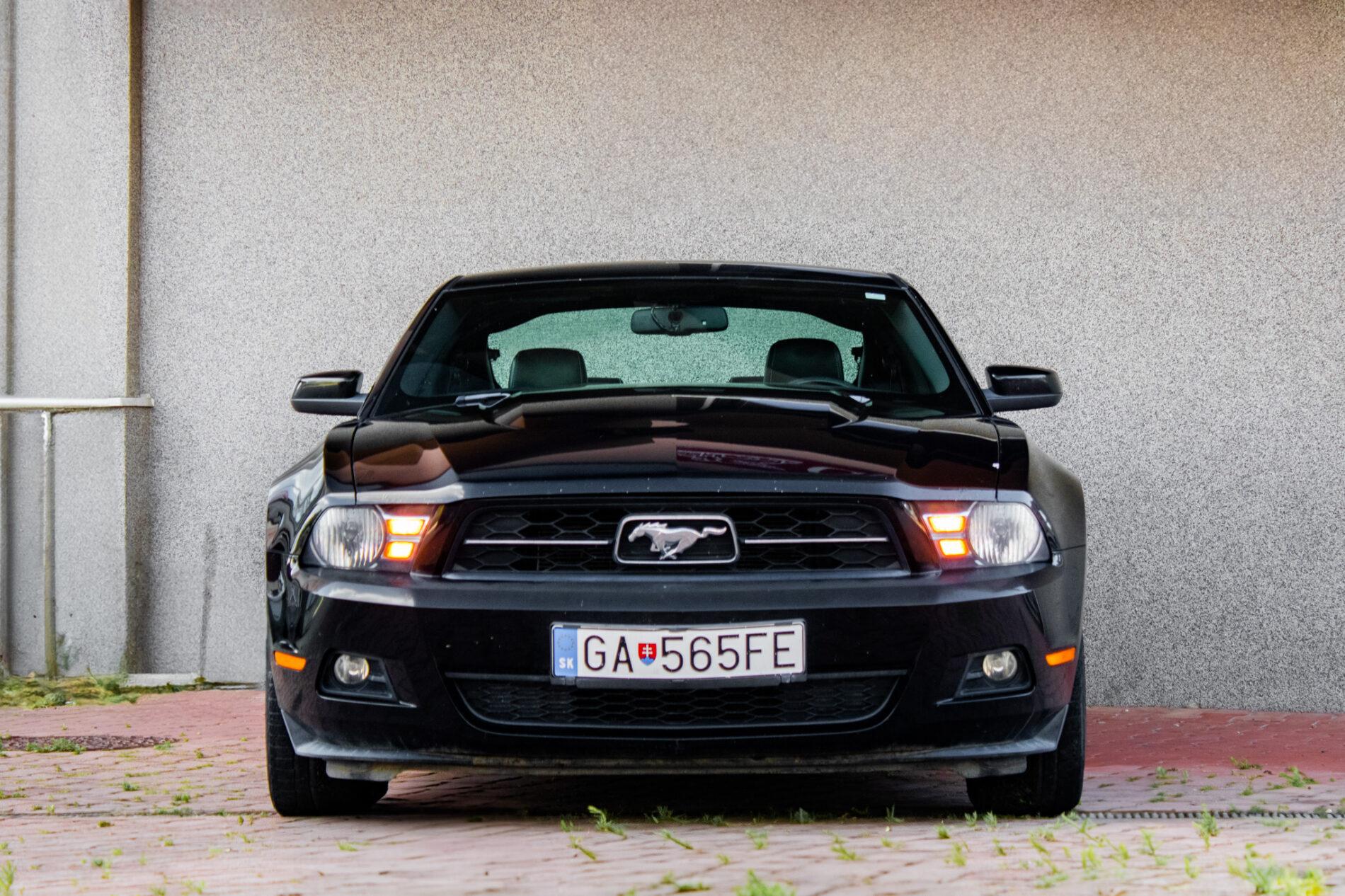 2010 Ford Mustang, černá kupé, 193 470 km