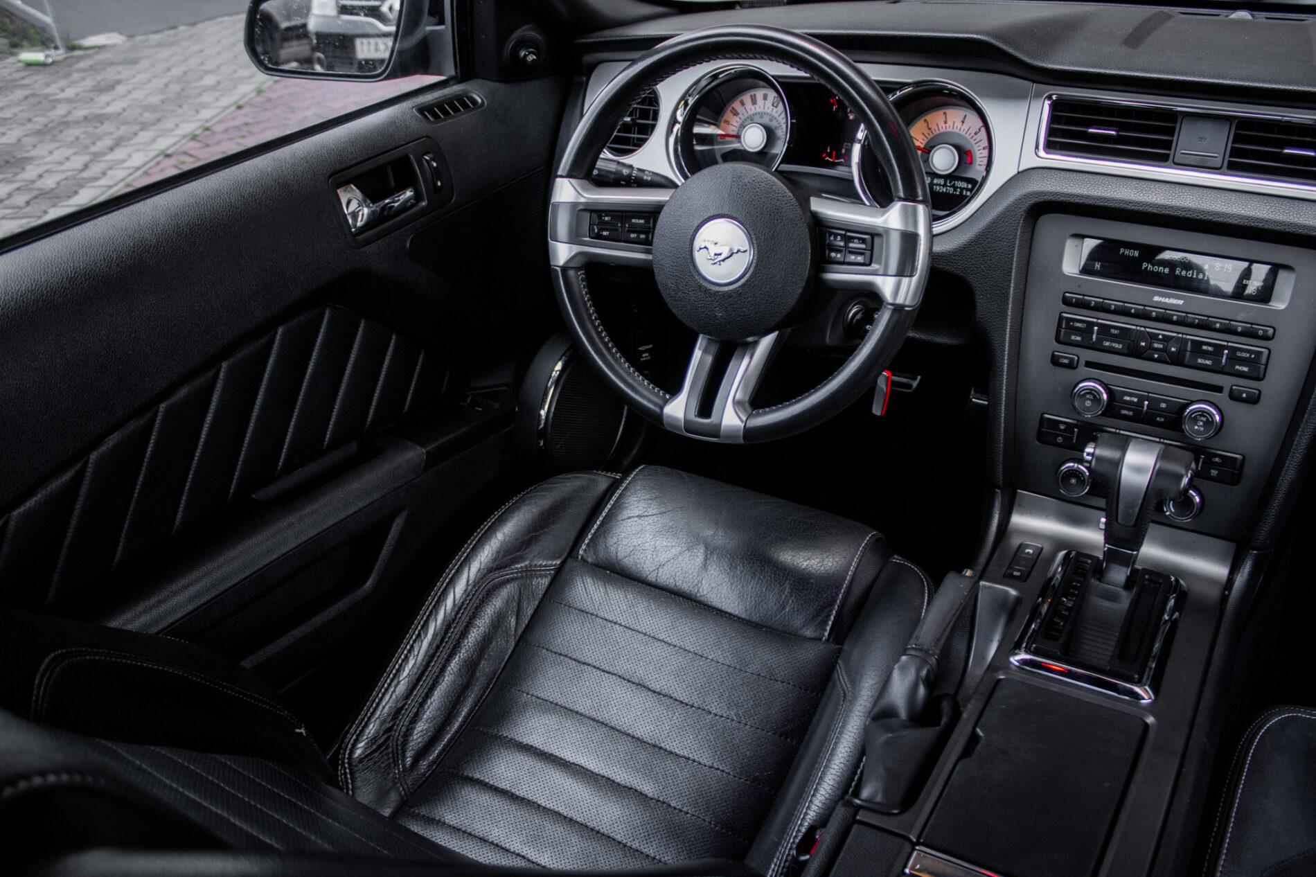 2010 Ford Mustang, černá kupé, 193 470 km