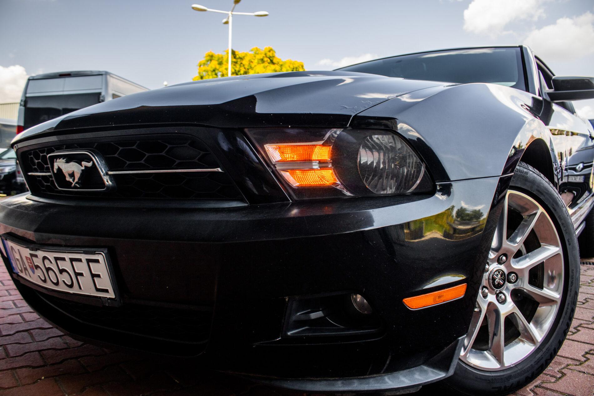 2010 Ford Mustang, černá kupé, 193 470 km