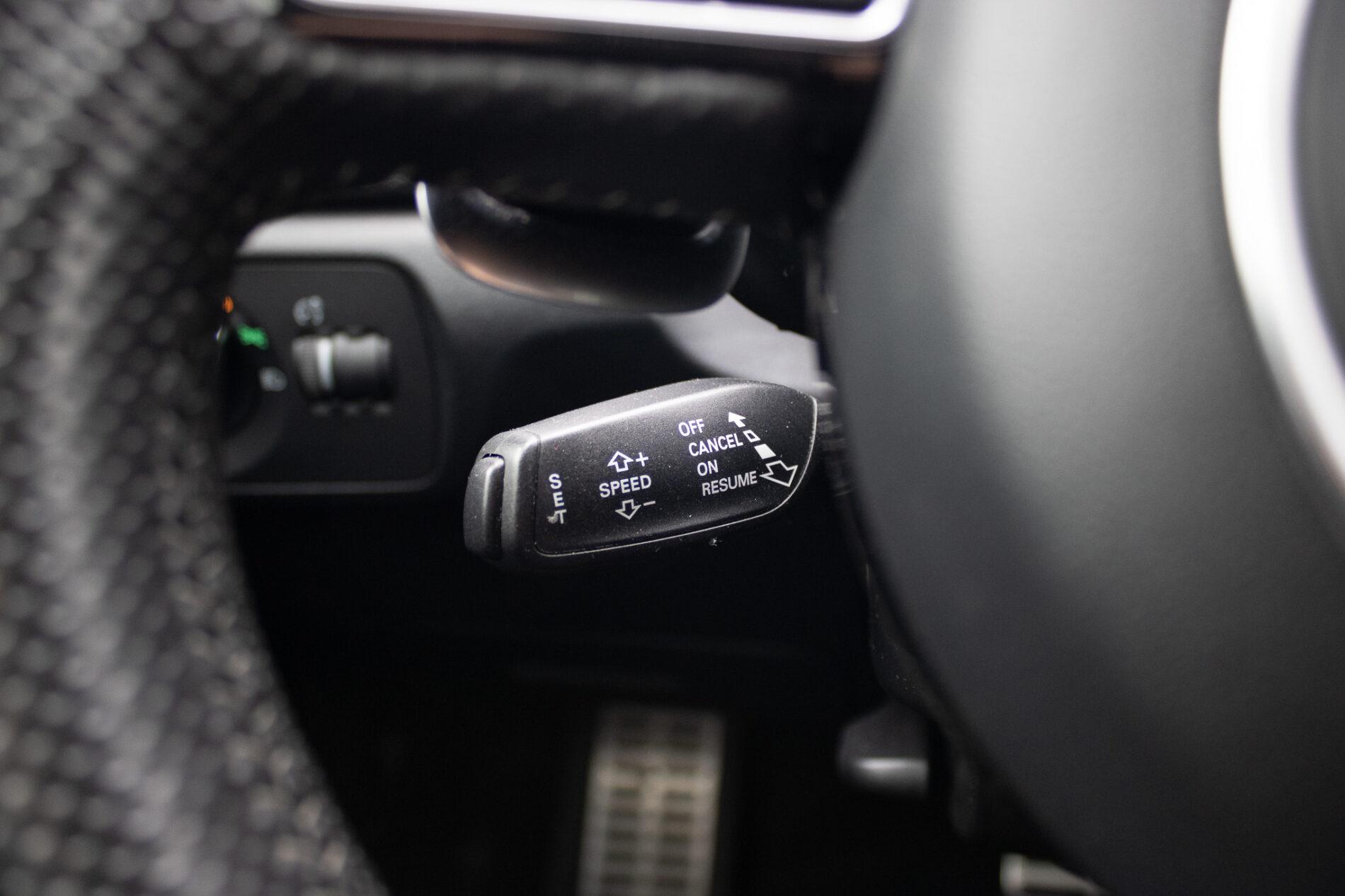 2014 AUDI RSQ3, šedá suv, 209 610 km