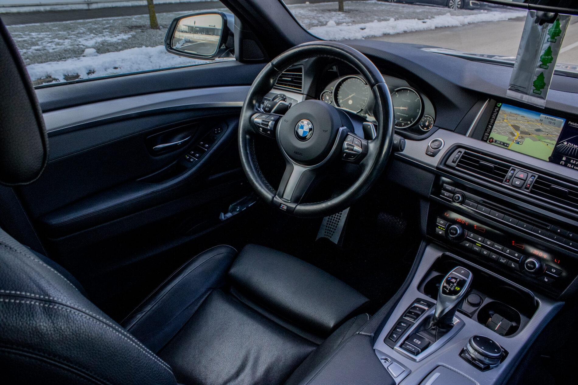 2015 BMW M550d, stříbrná sedan, 198 043 km