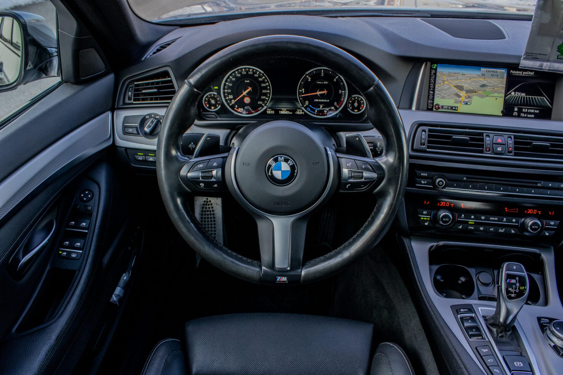 2015 BMW M550d, stříbrná sedan, 198 043 km