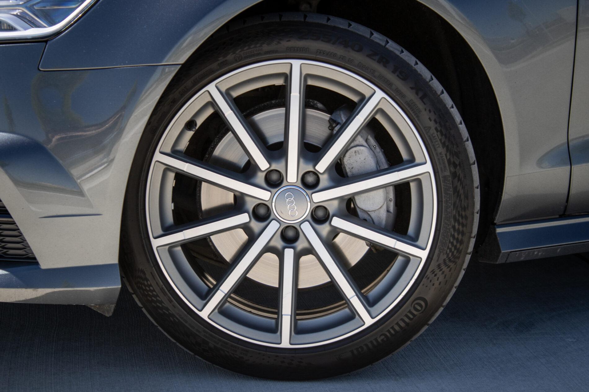 2018 AUDI A6, šedá sedan, 142 454 km