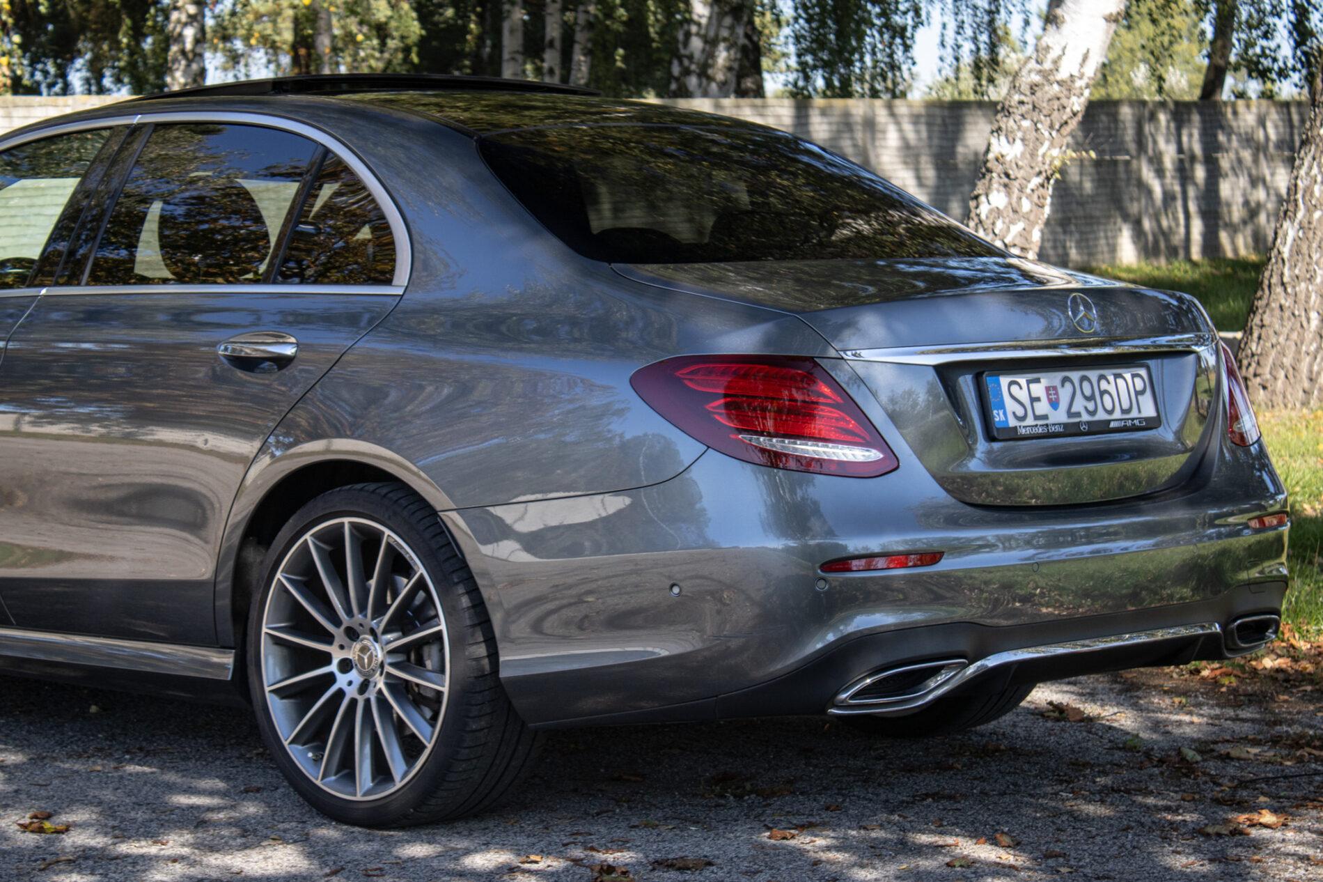 2020 Mercedes-Benz E 400d, šedá sedan, 93 682 km