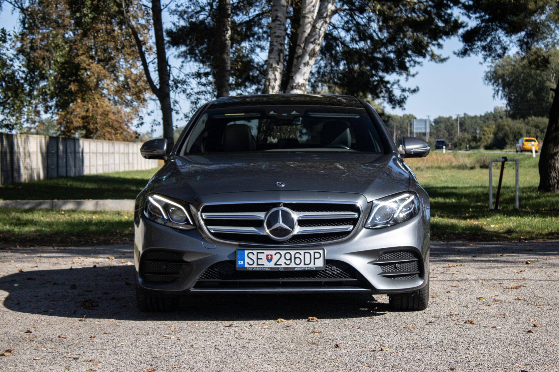 2020 Mercedes-Benz E 400d, šedá sedan, 93 682 km