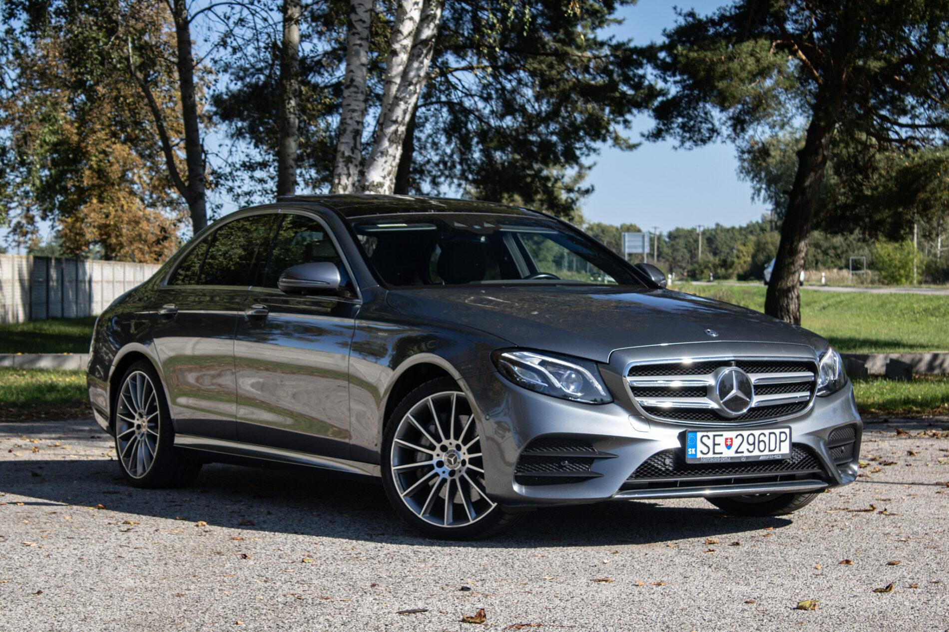2020 Mercedes-Benz E 400d, šedá sedan, 93 682 km
