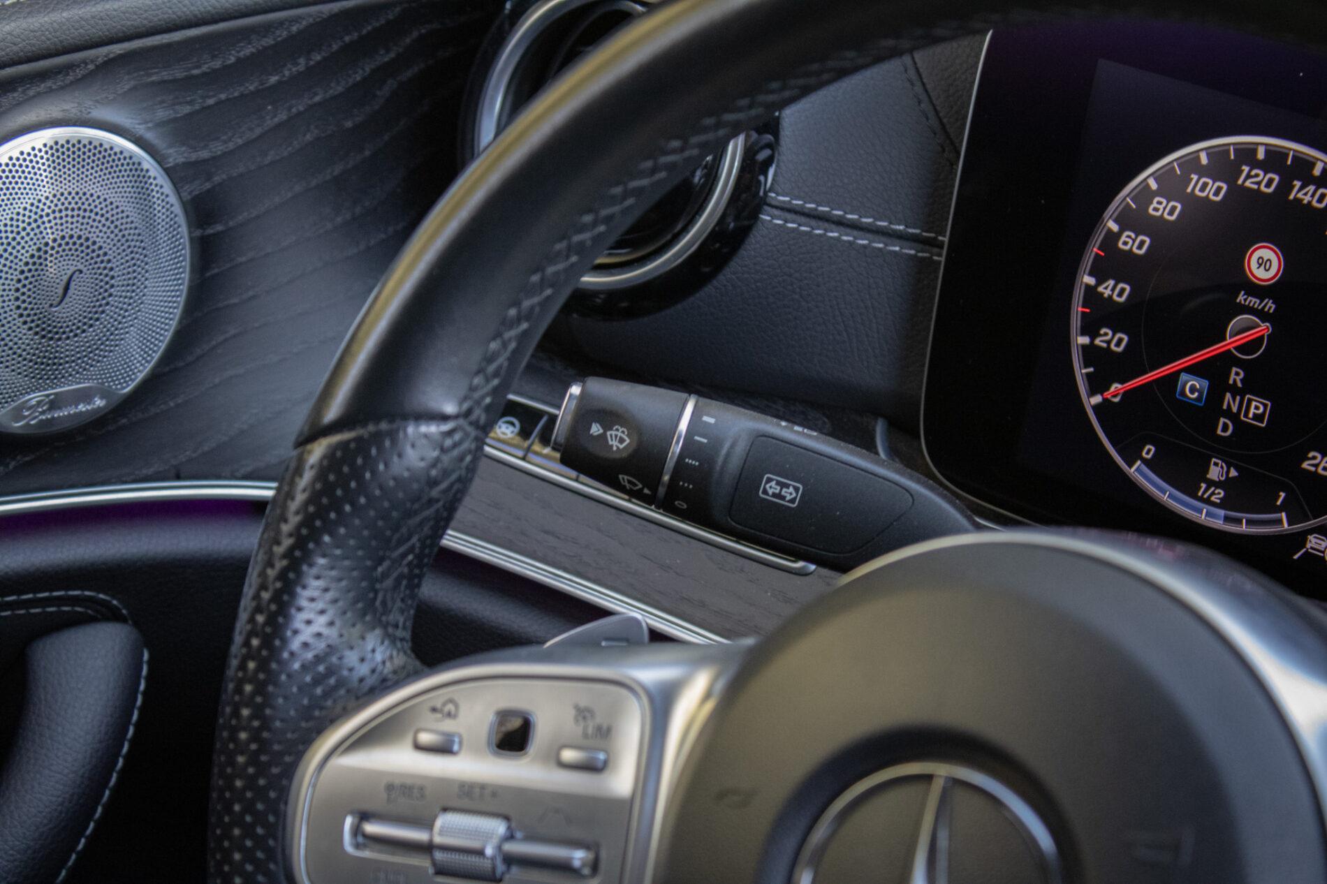 2020 Mercedes-Benz E 400d, šedá sedan, 93 682 km