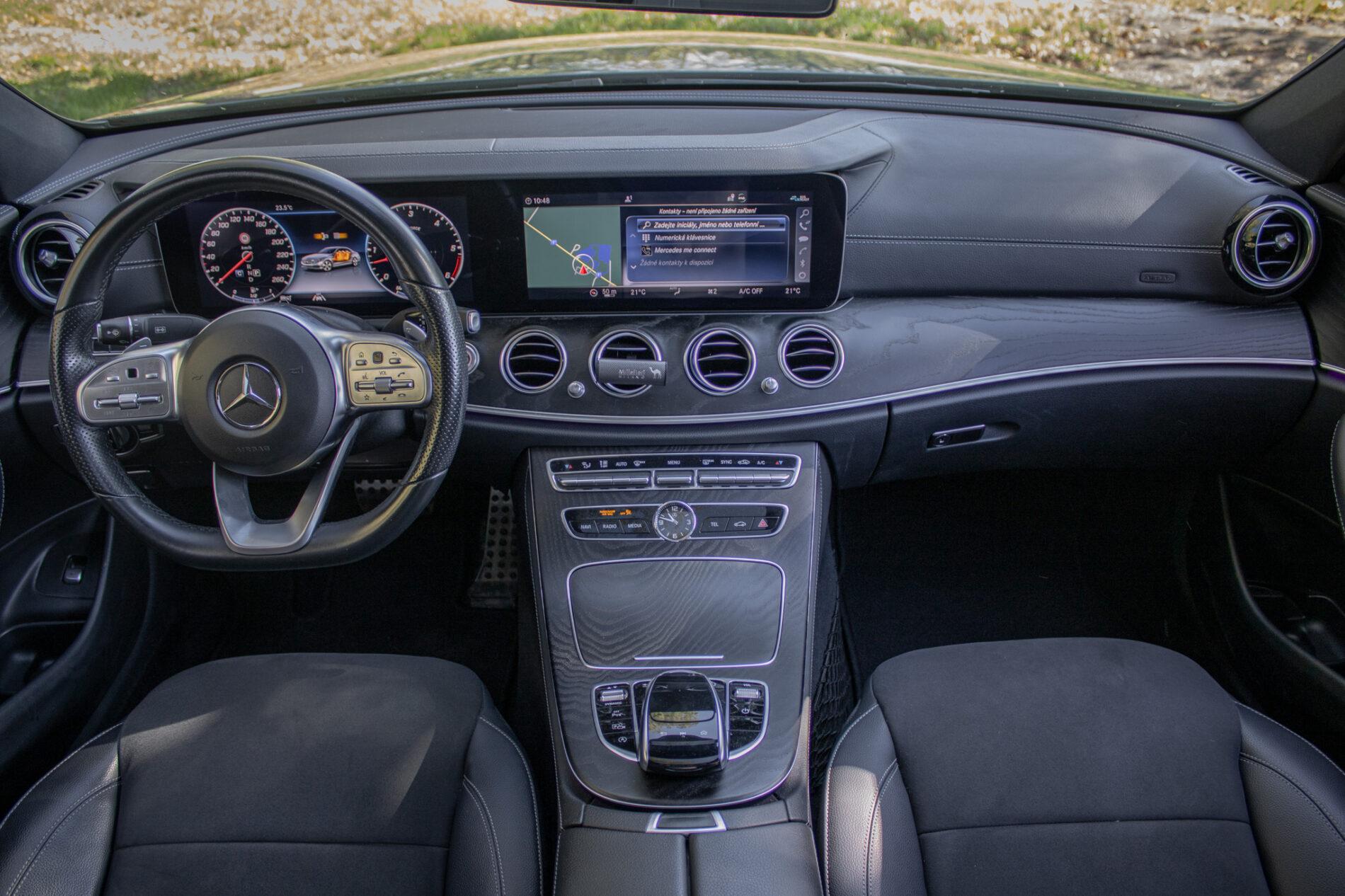 2020 Mercedes-Benz E 400d, šedá sedan, 93 682 km