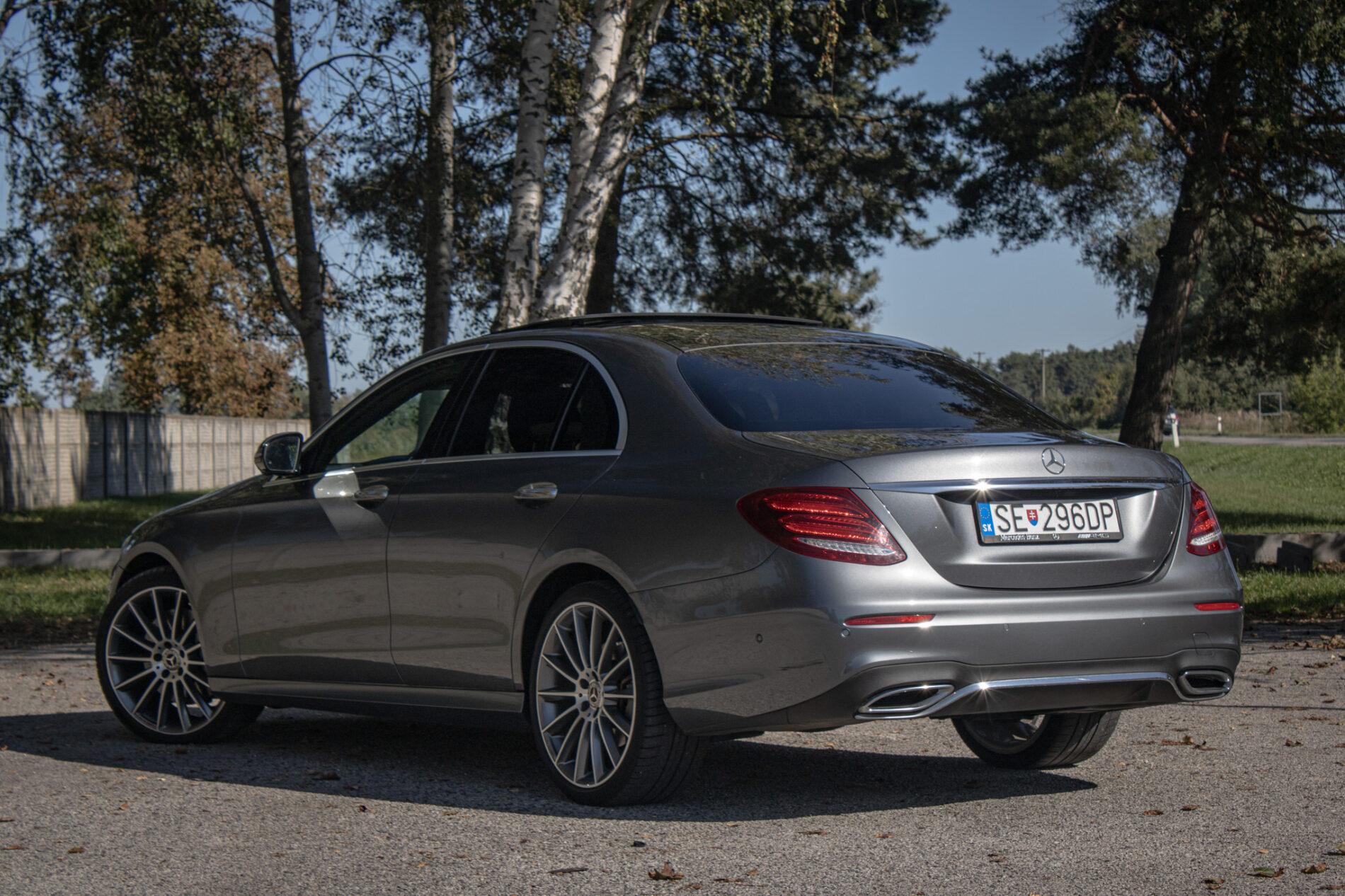 2020 Mercedes-Benz E 400d, šedá sedan, 93 682 km