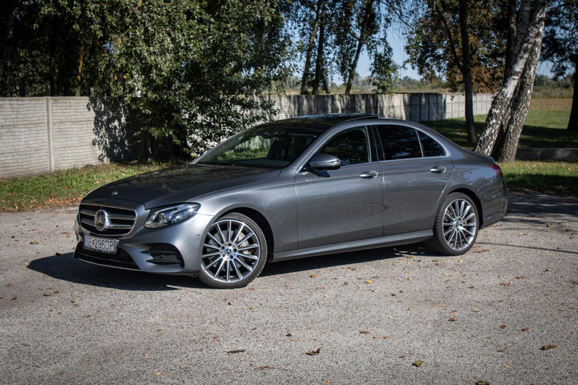 2020 Mercedes-Benz E 400d, šedá sedan, 93 682 km