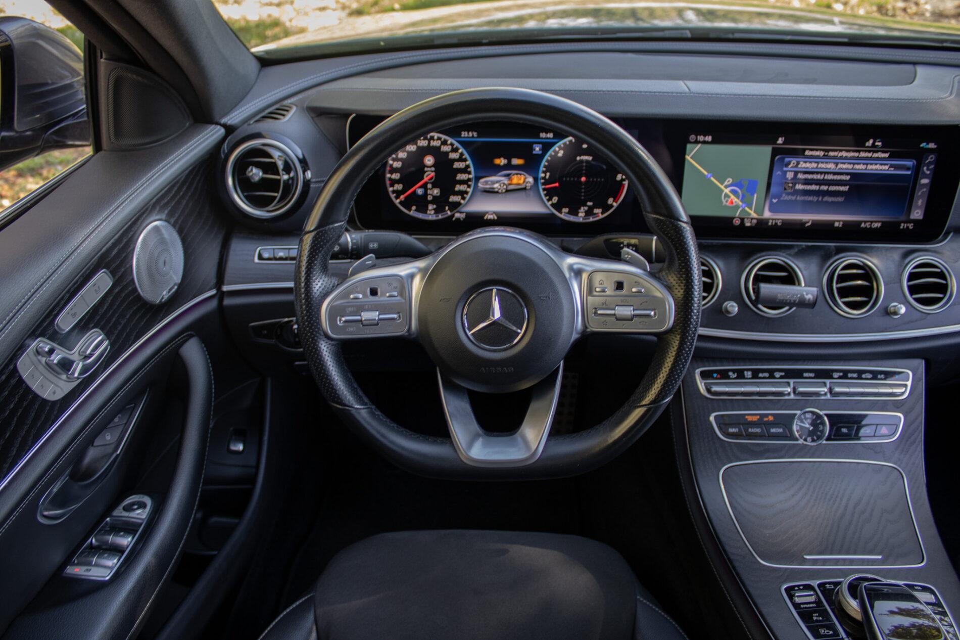 2020 Mercedes-Benz E 400d, šedá sedan, 93 682 km