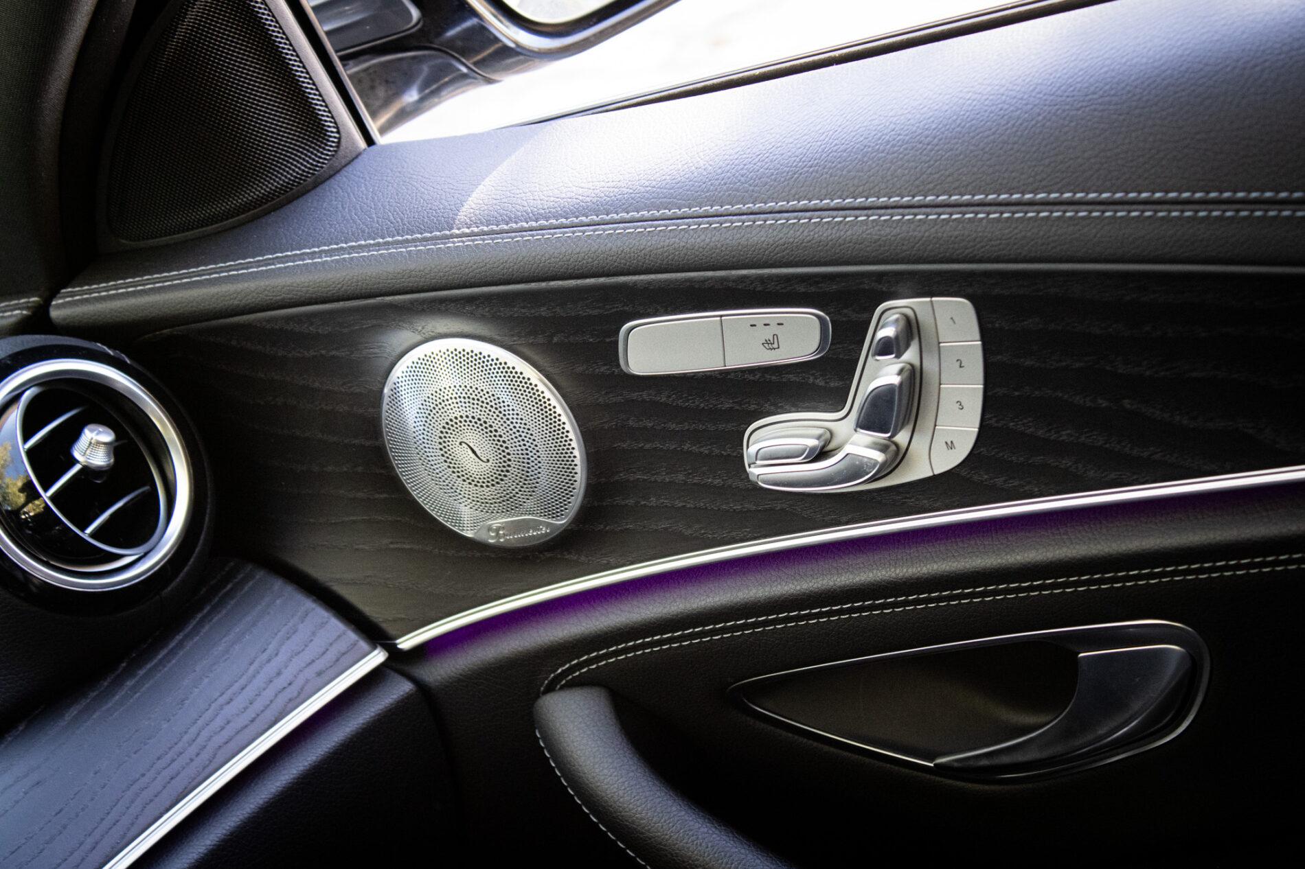2020 Mercedes-Benz E 400d, šedá sedan, 93 682 km