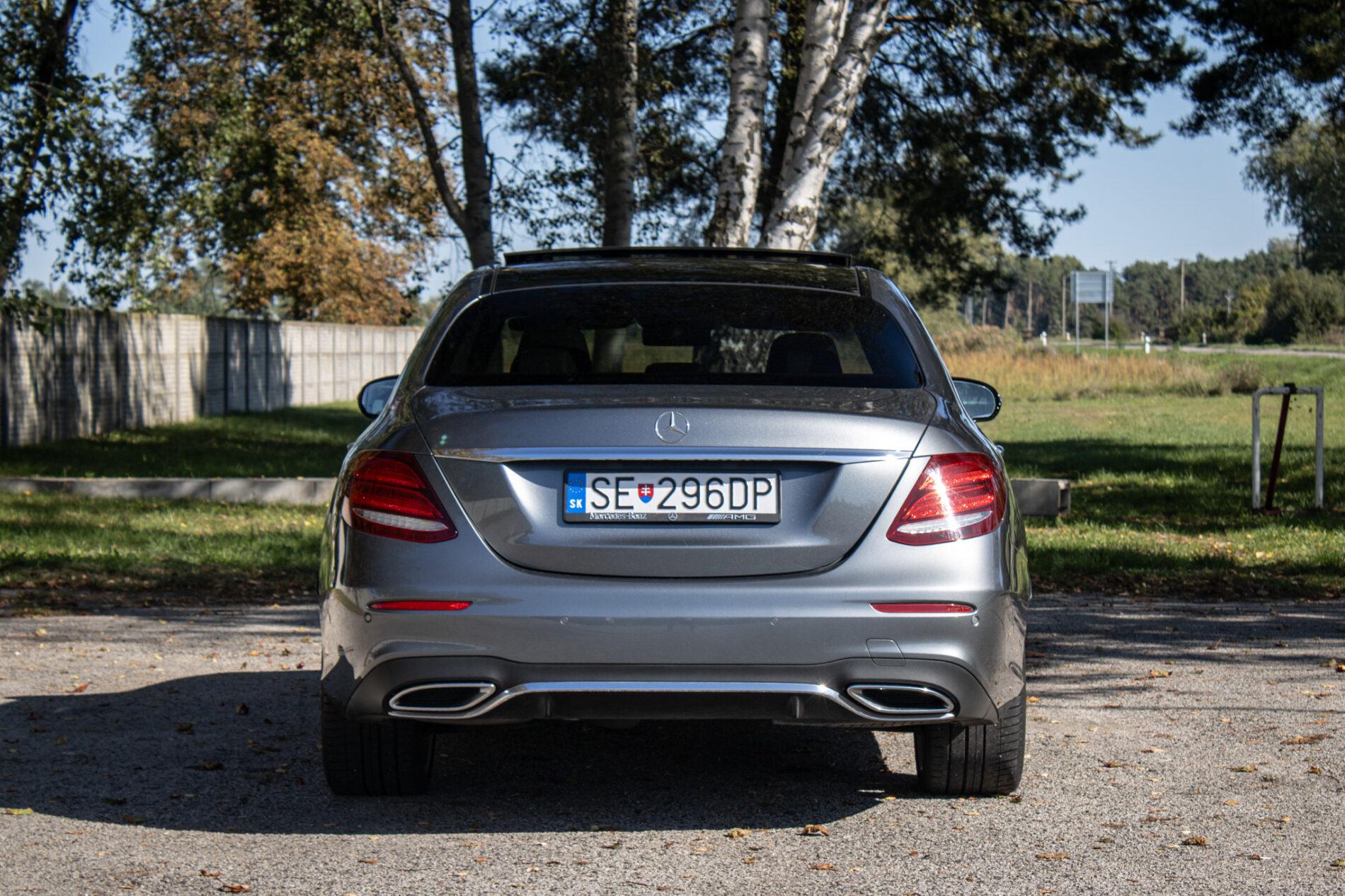 2020 Mercedes-Benz E 400d, šedá sedan, 93 682 km
