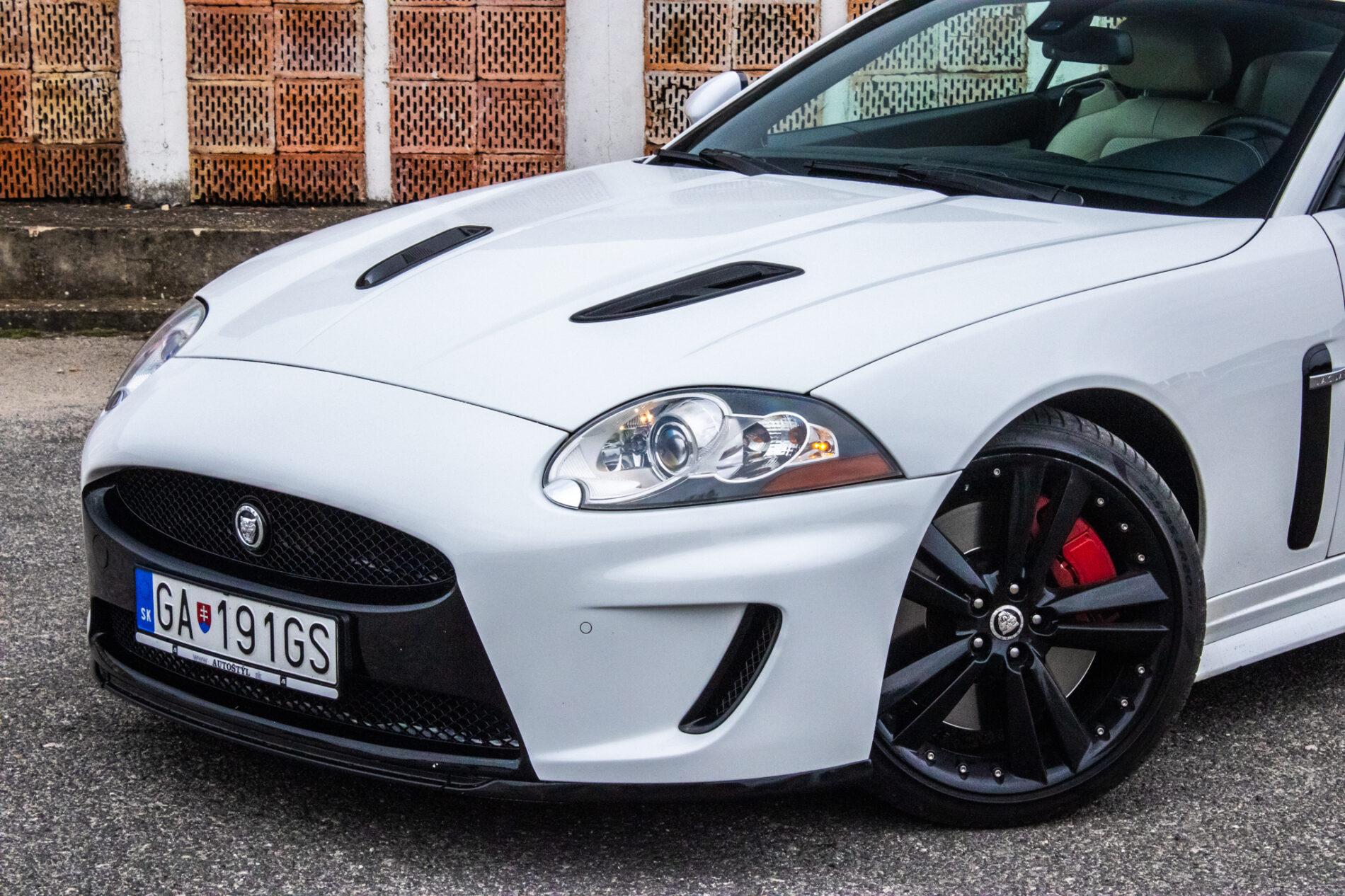 2010 Jaguar XKR, bílá kupé, 126 966 km