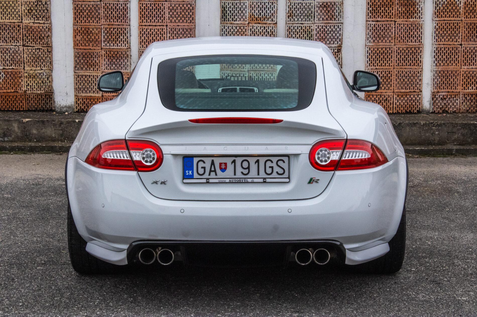 2010 Jaguar XKR, bílá kupé, 126 966 km