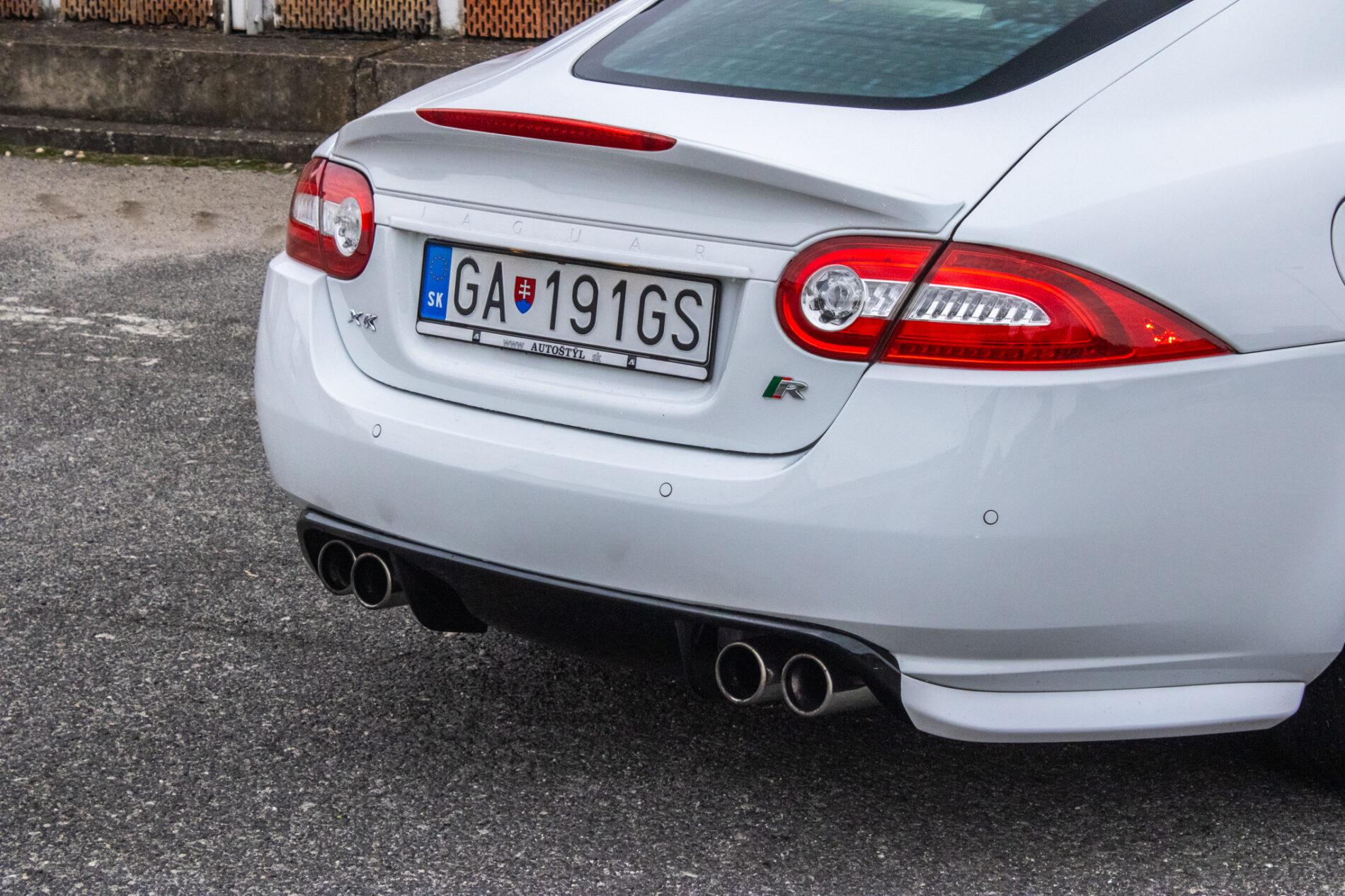 2010 Jaguar XKR, bílá kupé, 126 966 km