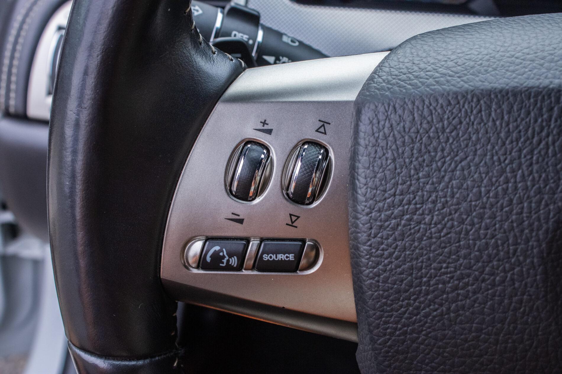 2010 Jaguar XKR, bílá kupé, 126 966 km