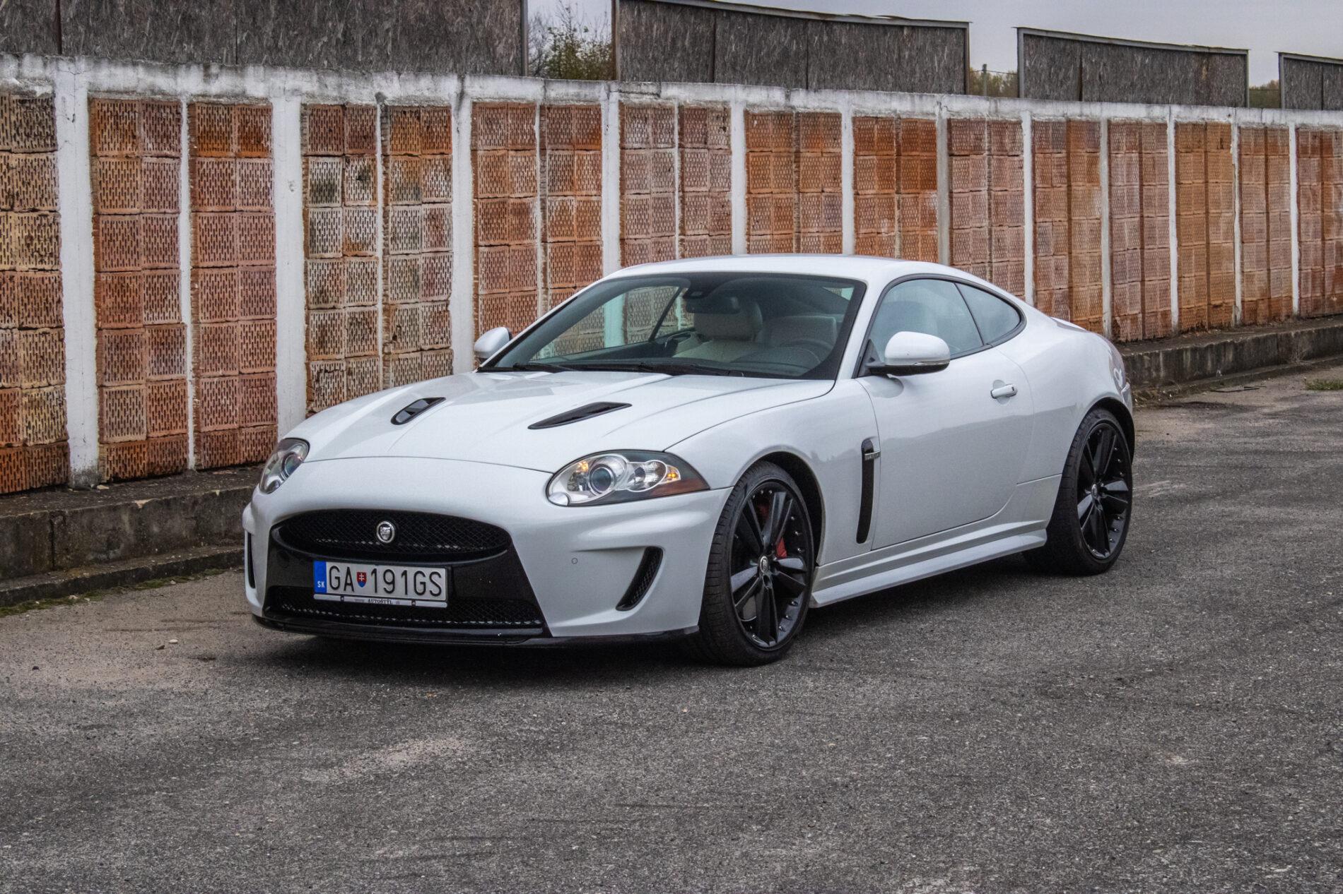 2010 Jaguar XKR, bílá kupé, 126 966 km