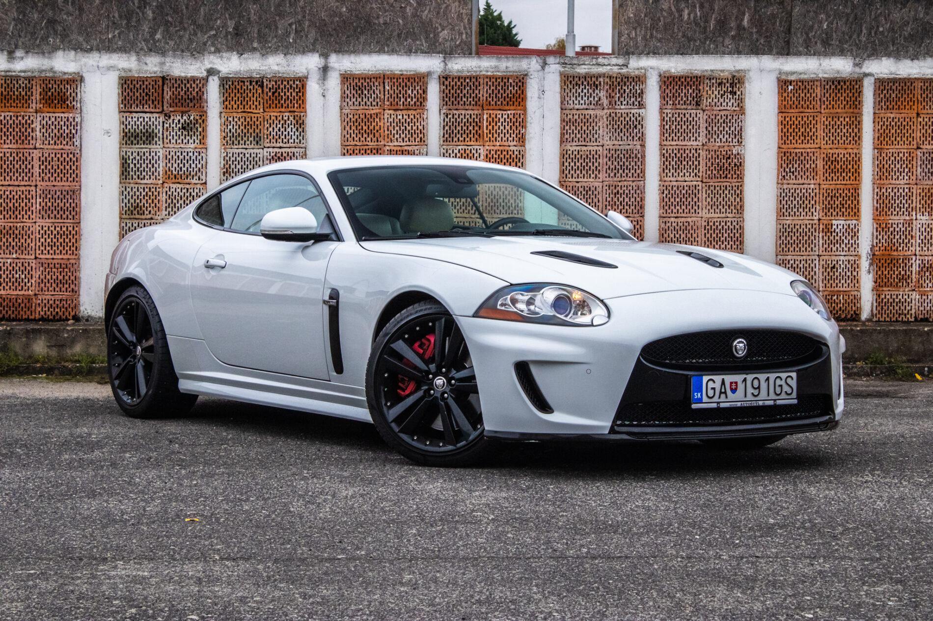 2010 Jaguar XKR, bílá kupé, 126 966 km