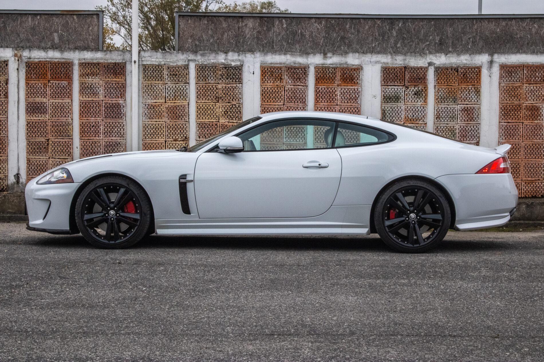 2010 Jaguar XKR, bílá kupé, 126 966 km