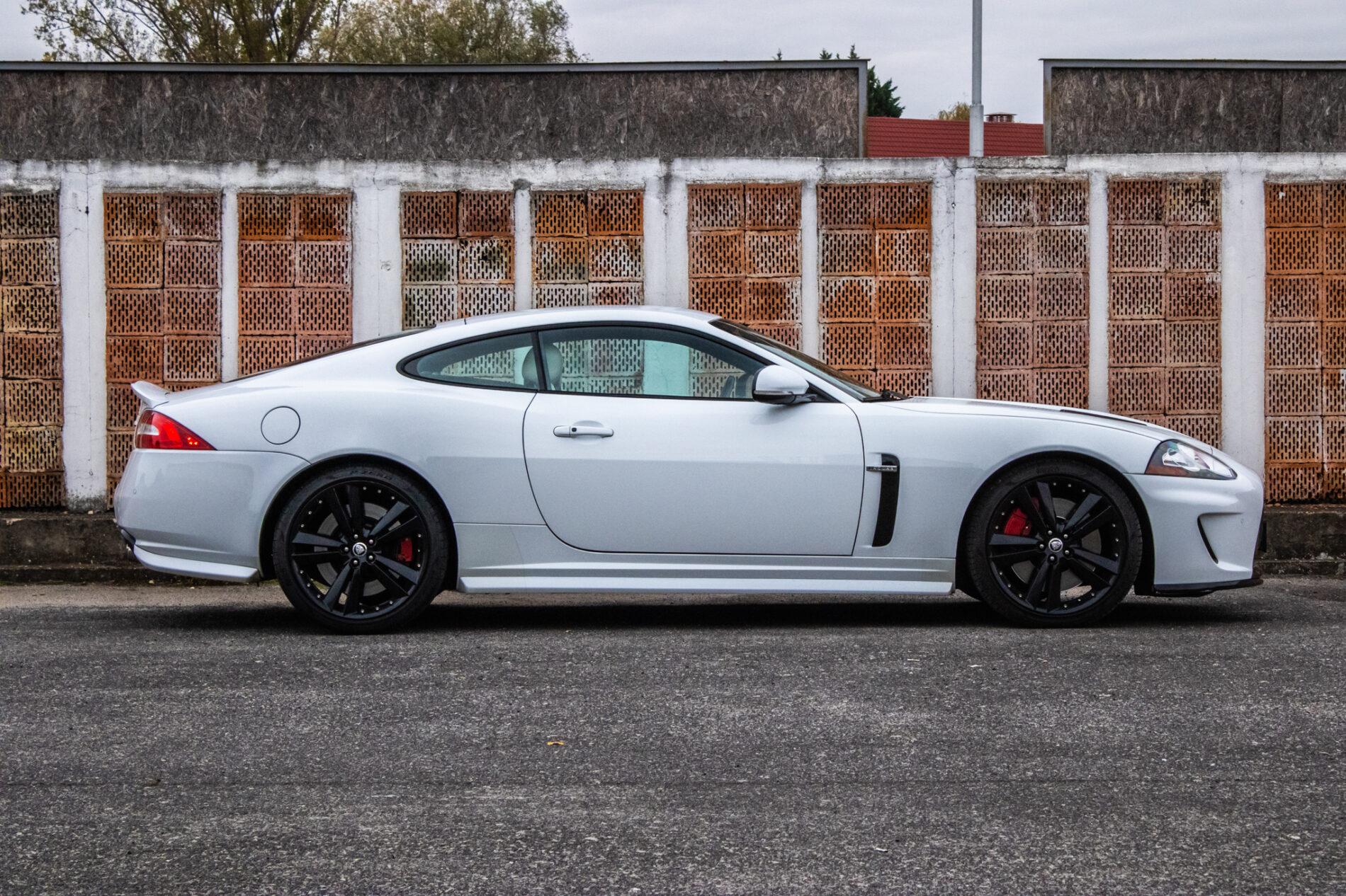 2010 Jaguar XKR, bílá kupé, 126 966 km