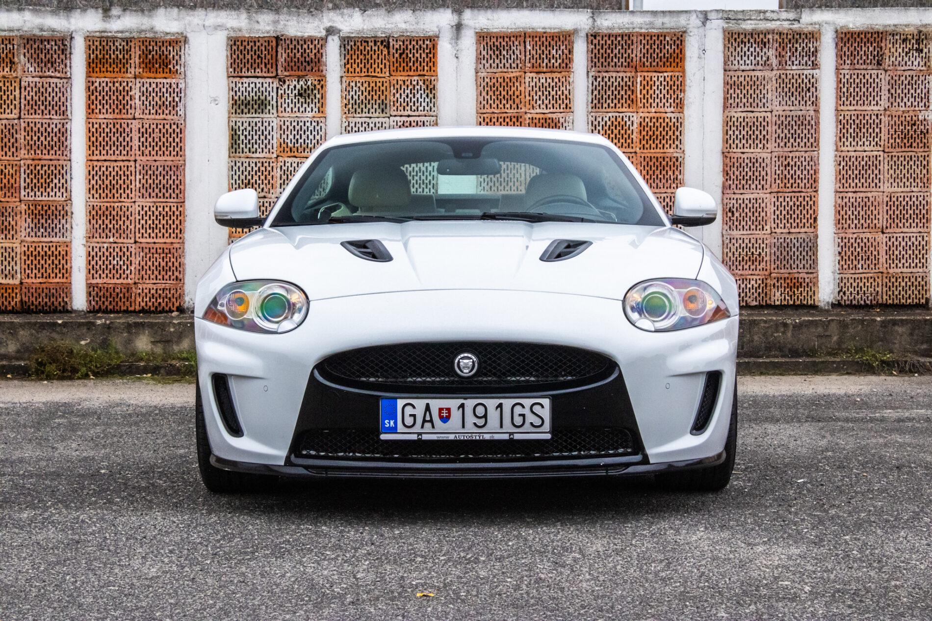 2010 Jaguar XKR, bílá kupé, 126 966 km
