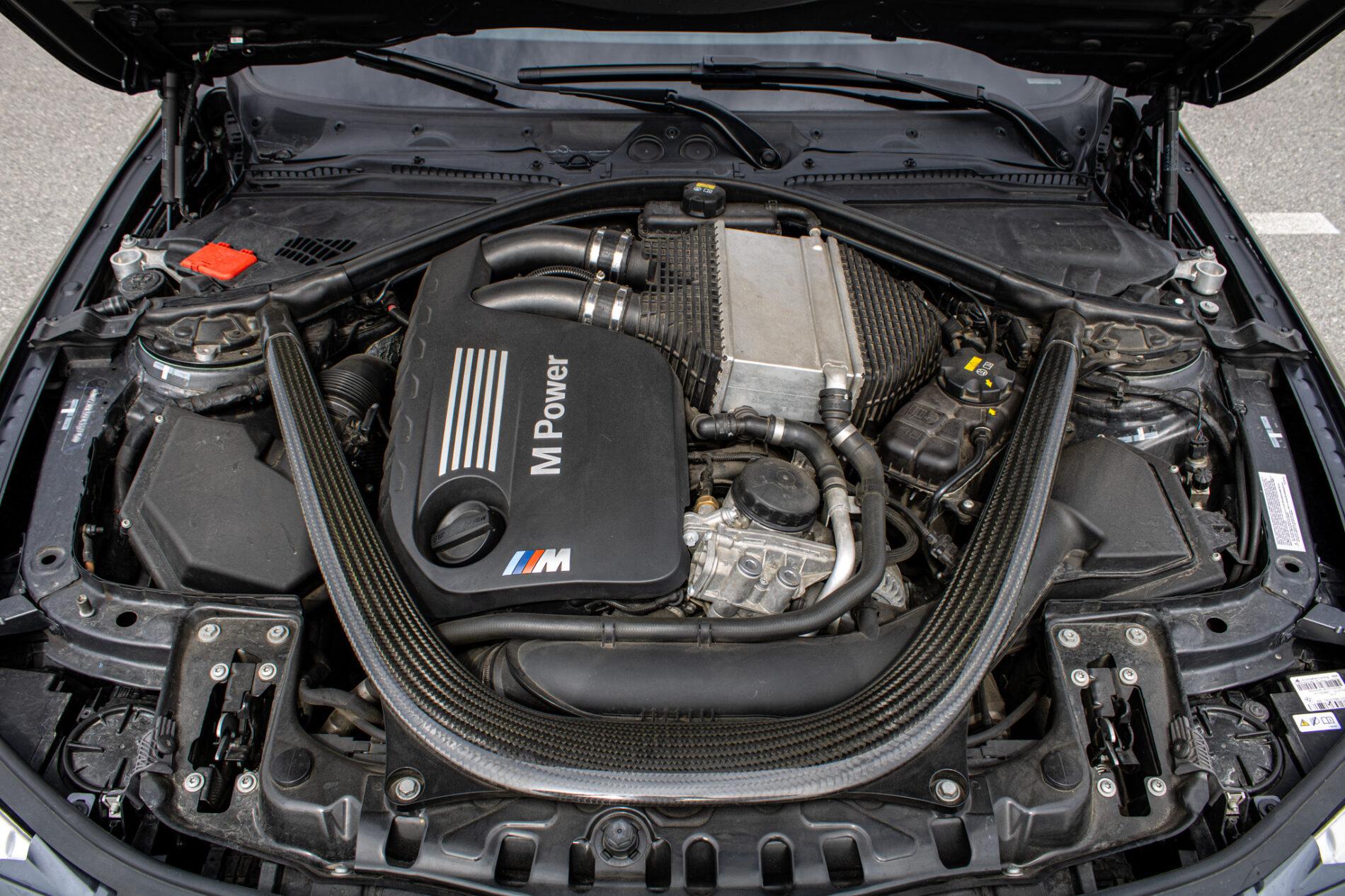 2015 BMW M4, šedá kupé, 117 755 km