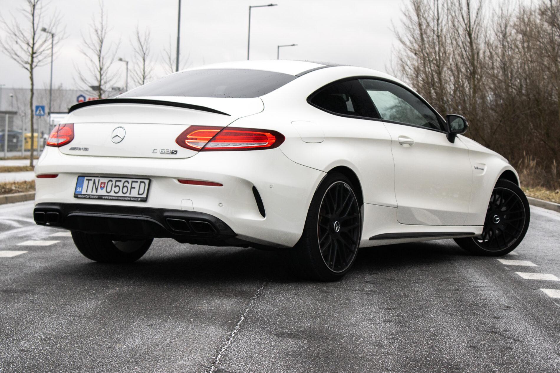 2016 Mercedes-Benz C 63 AMG S, bílá kupé, 61 115 km