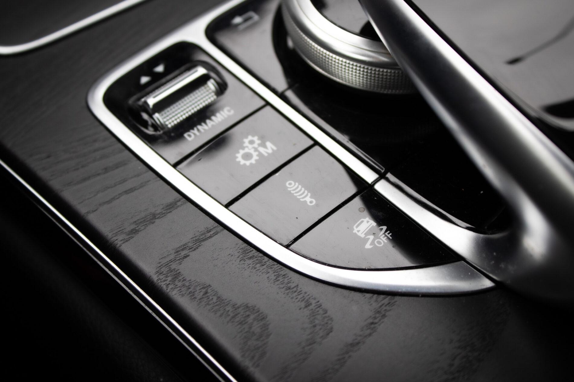 2016 Mercedes-Benz C 63 AMG S, bílá kupé, 61 115 km