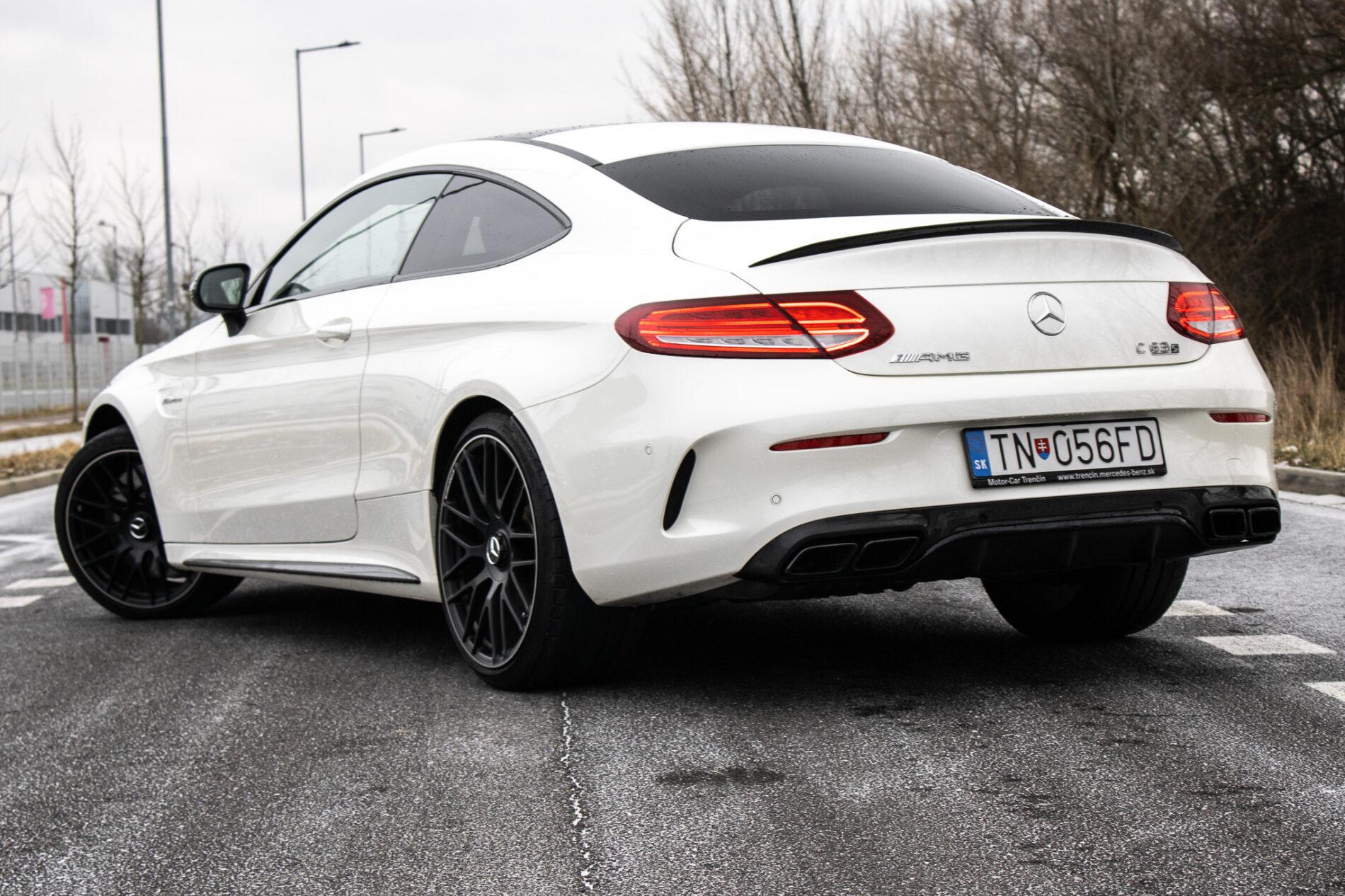 2016 Mercedes-Benz C 63 AMG S, bílá kupé, 61 115 km