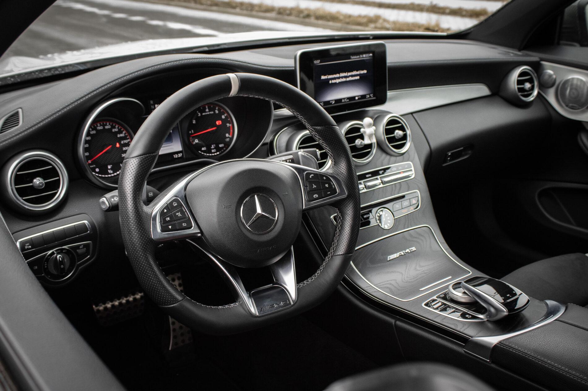 2016 Mercedes-Benz C 63 AMG S, bílá kupé, 61 115 km