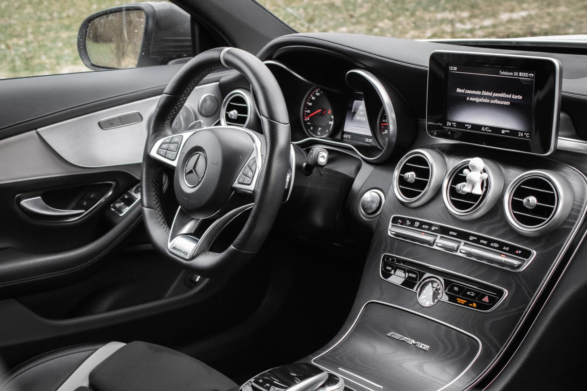 2016 Mercedes-Benz C 63 AMG S, bílá kupé, 61 115 km