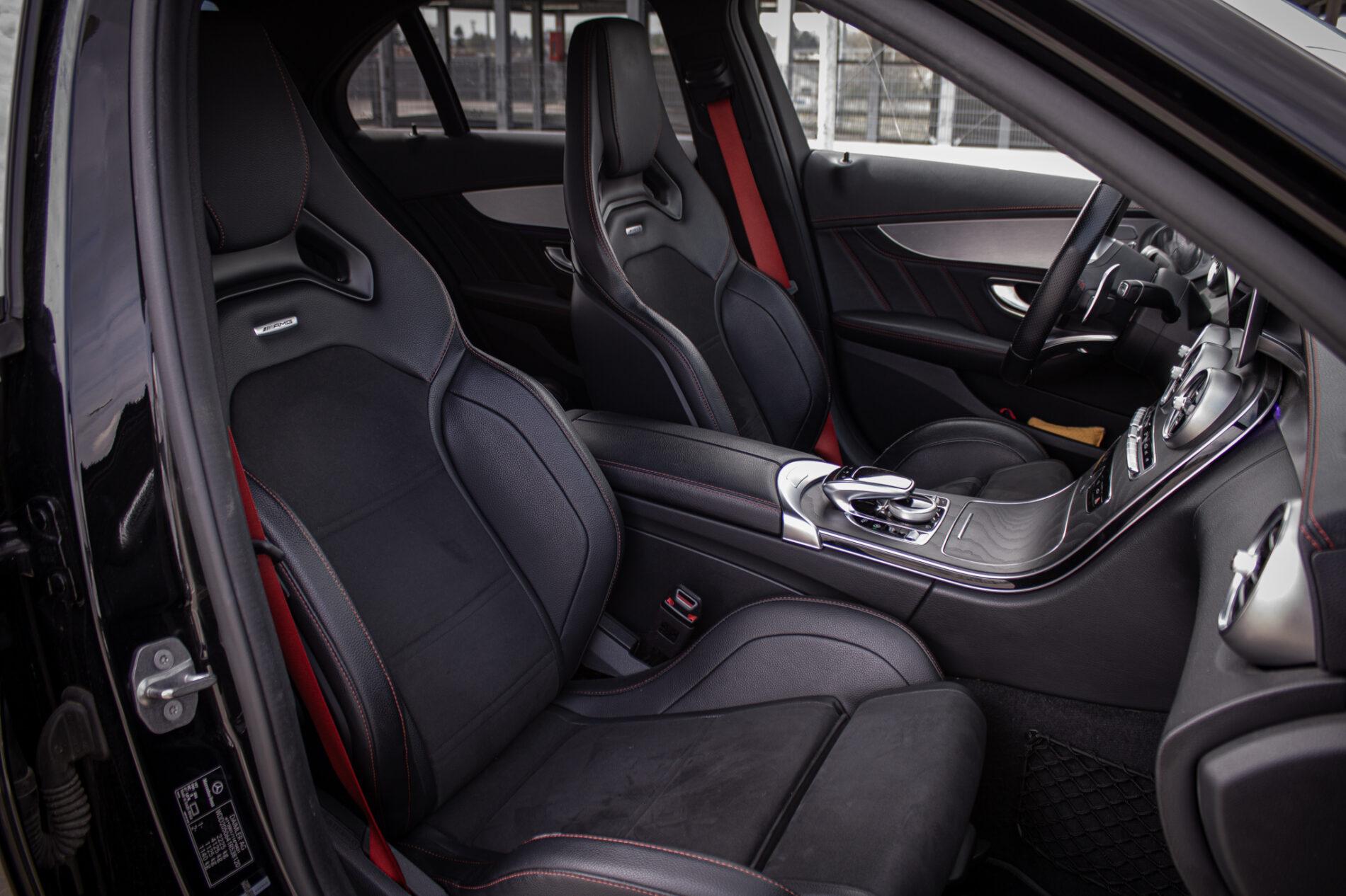 2019 Mercedes-Benz C 43 AMG, černá sedan, 122 074 km