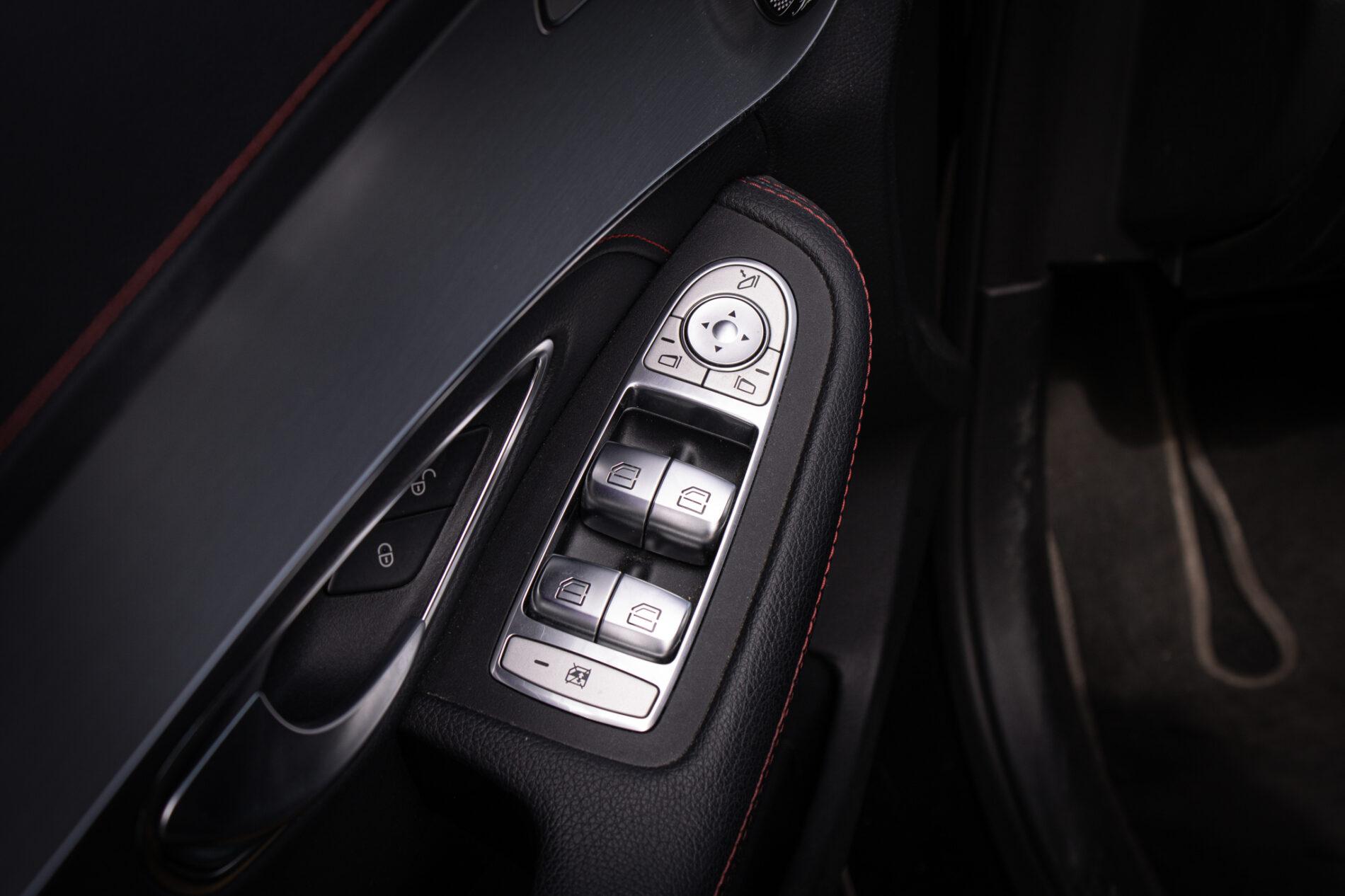 2019 Mercedes-Benz C 43 AMG, černá sedan, 122 074 km