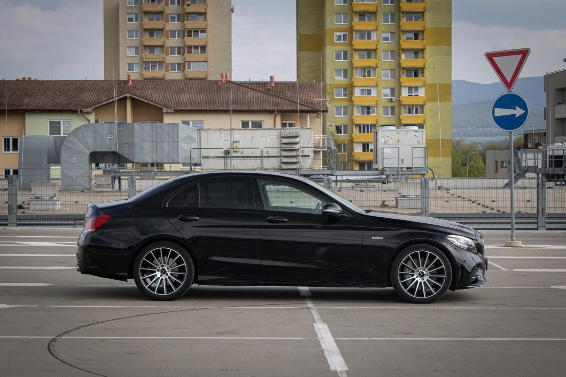 2019 Mercedes-Benz C 43 AMG, černá sedan, 122 074 km
