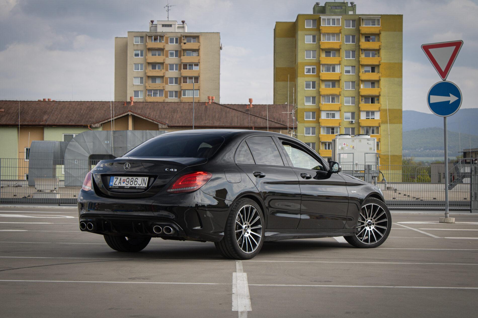 2019 Mercedes-Benz C 43 AMG, černá sedan, 122 074 km