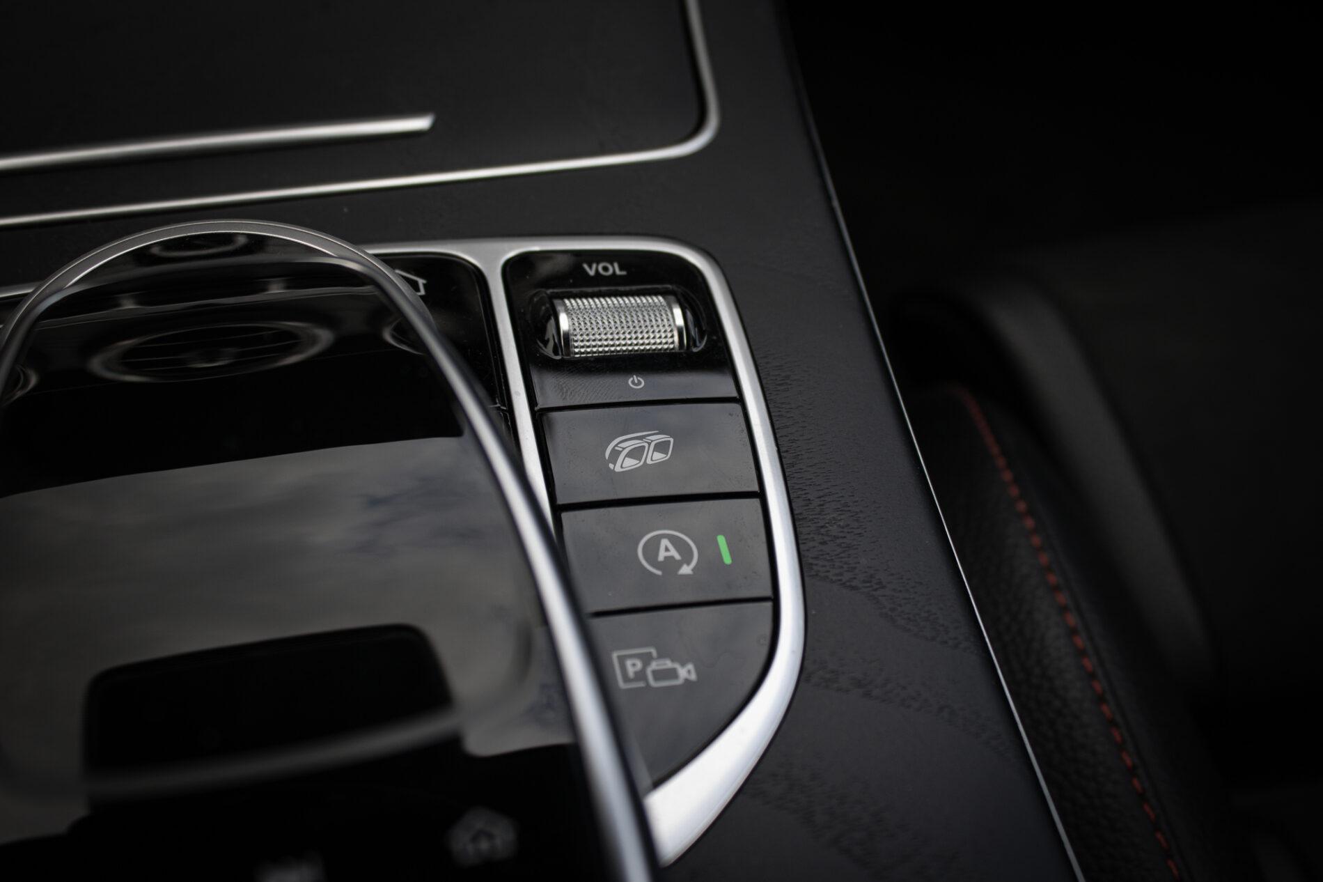2019 Mercedes-Benz C 43 AMG, černá sedan, 122 074 km