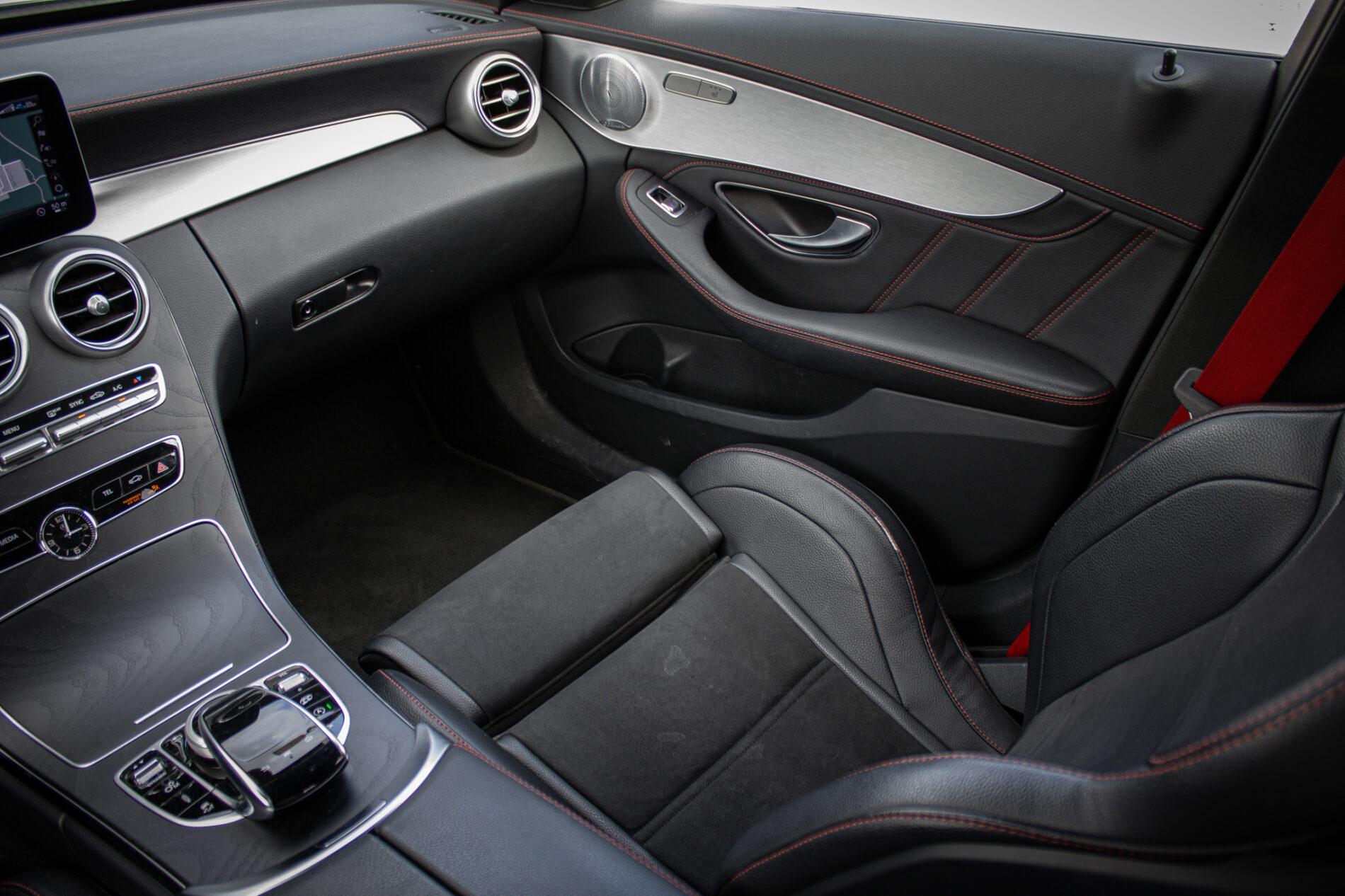 2019 Mercedes-Benz C 43 AMG, černá sedan, 122 074 km