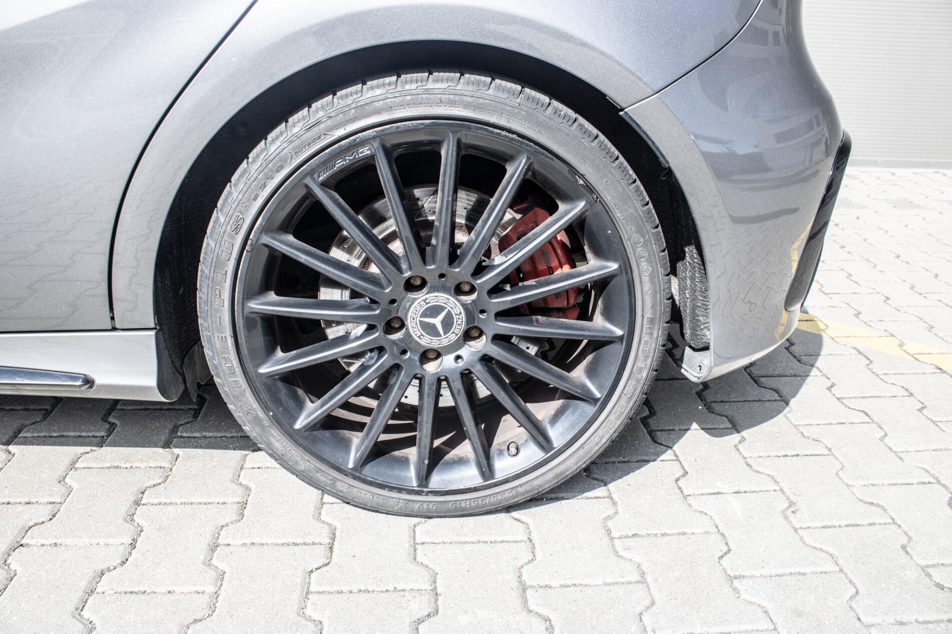 2013 Mercedes-Benz A 45 AMG, šedá hatchback, 199 113 km