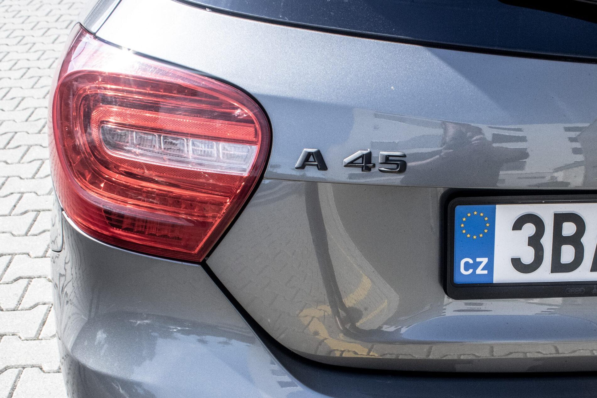 2013 Mercedes-Benz A 45 AMG, šedá hatchback, 199 113 km