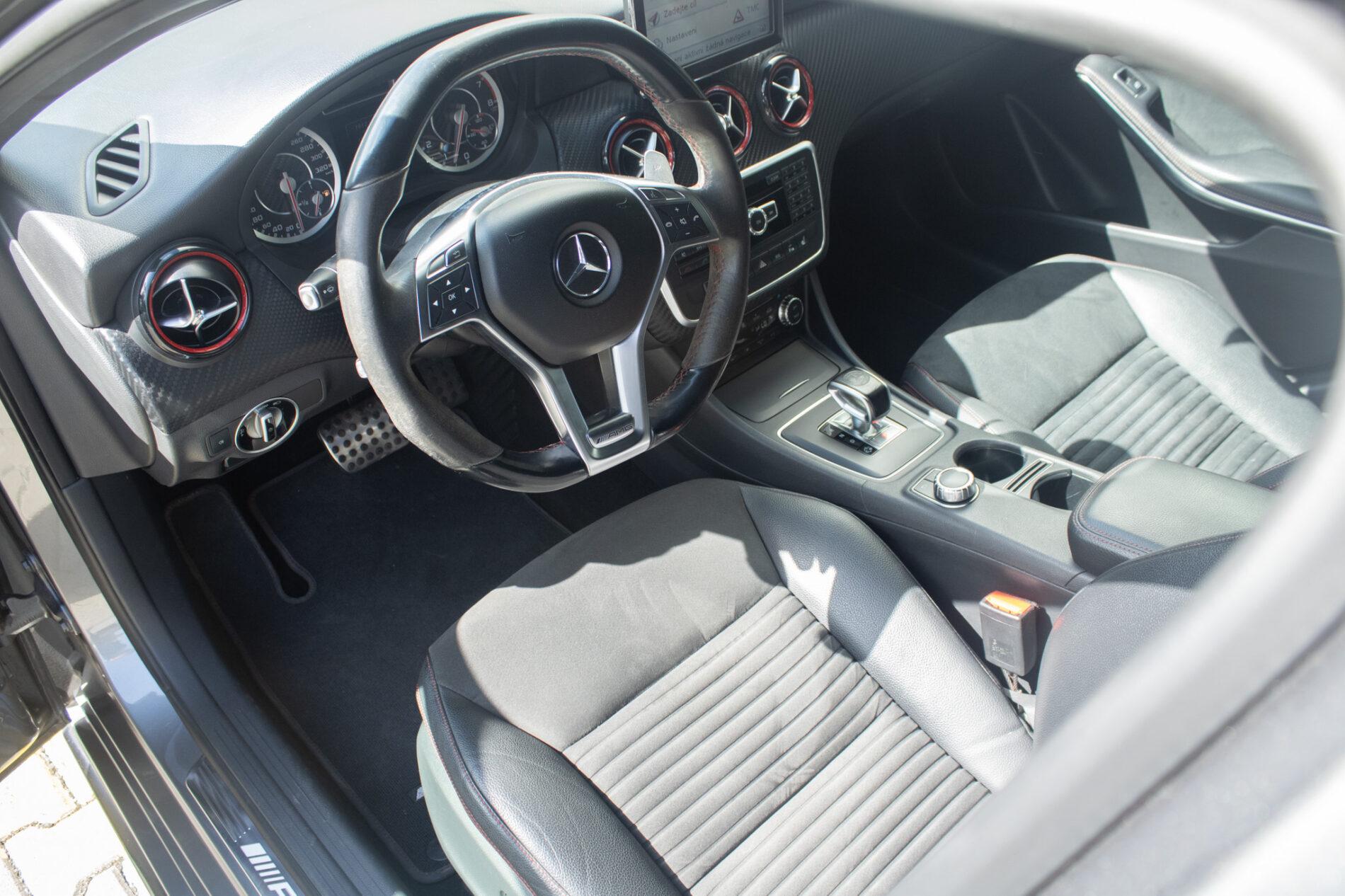 2013 Mercedes-Benz A 45 AMG, šedá hatchback, 199 113 km