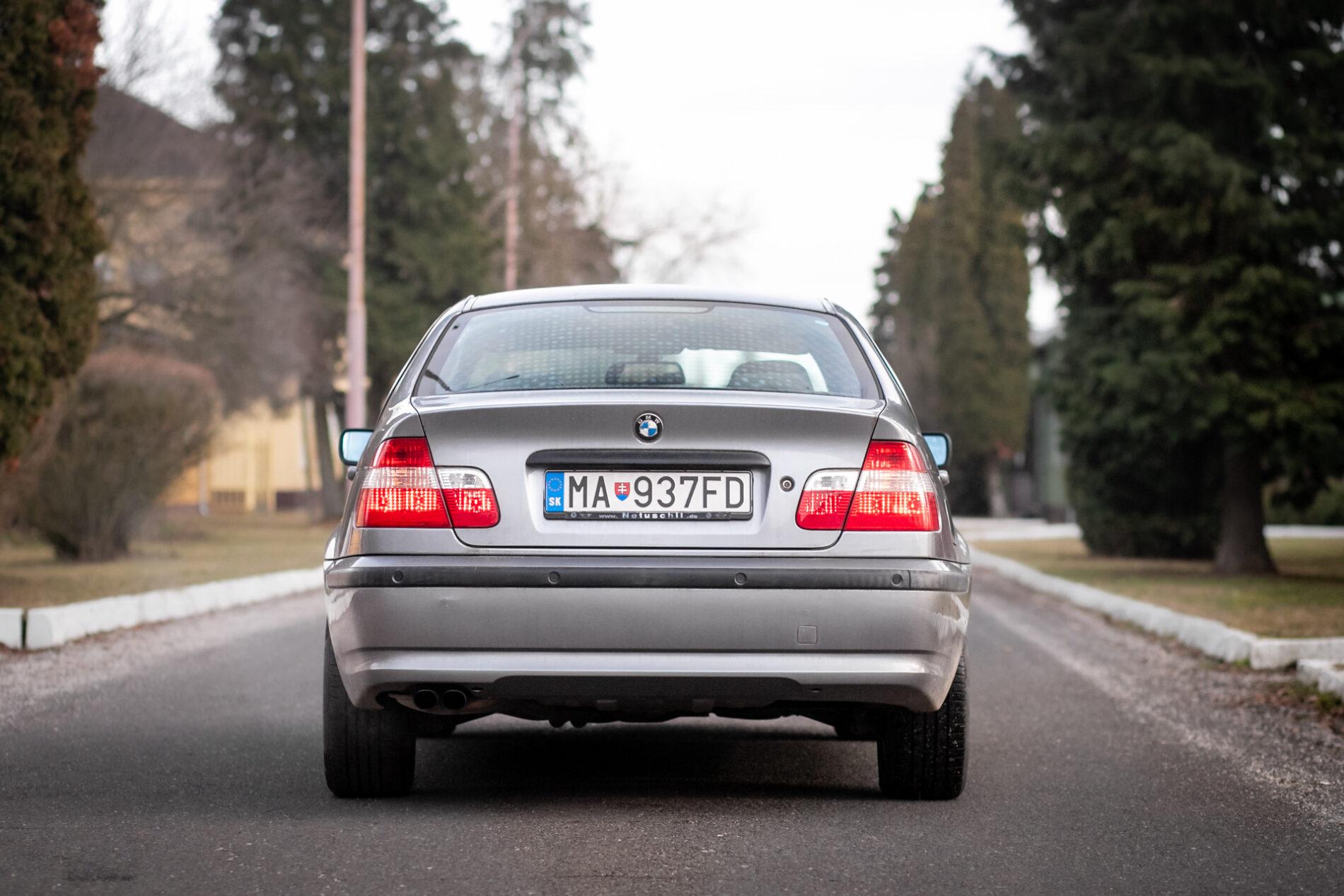 2003 BMW 325i, šedá sedan, 239 146 km