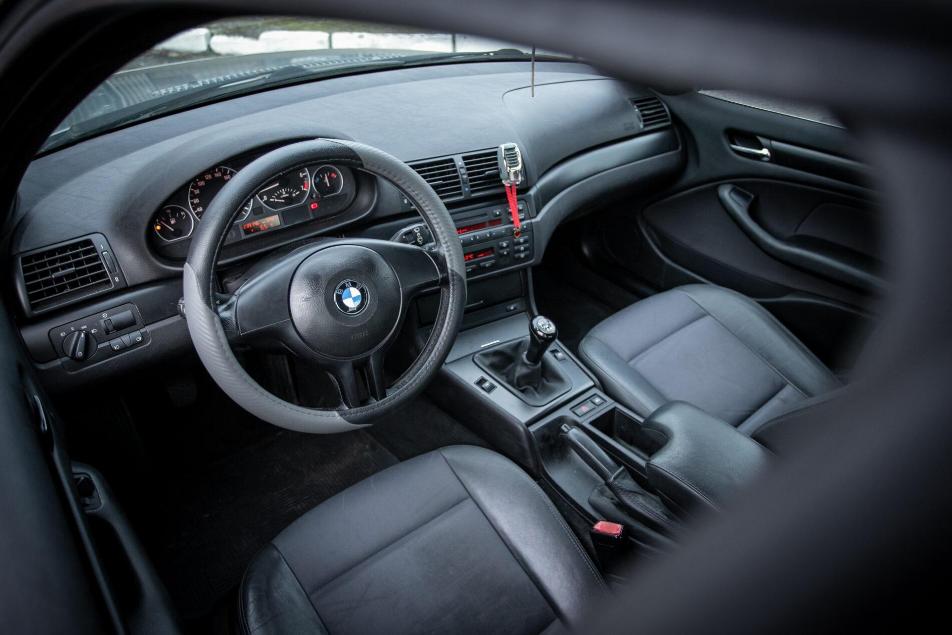 2003 BMW 325i, šedá sedan, 239 146 km