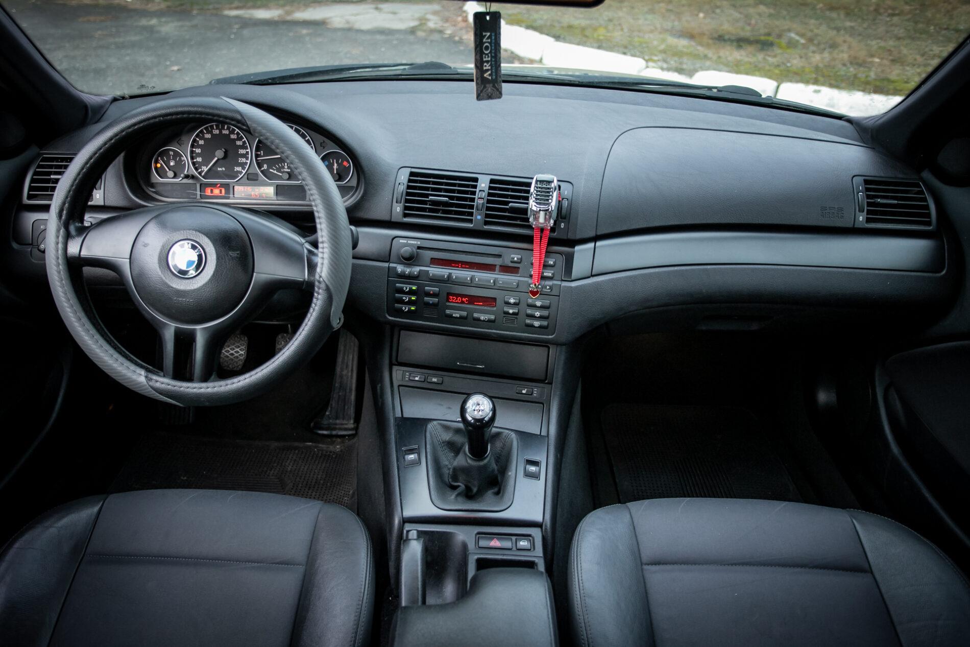 2003 BMW 325i, šedá sedan, 239 146 km
