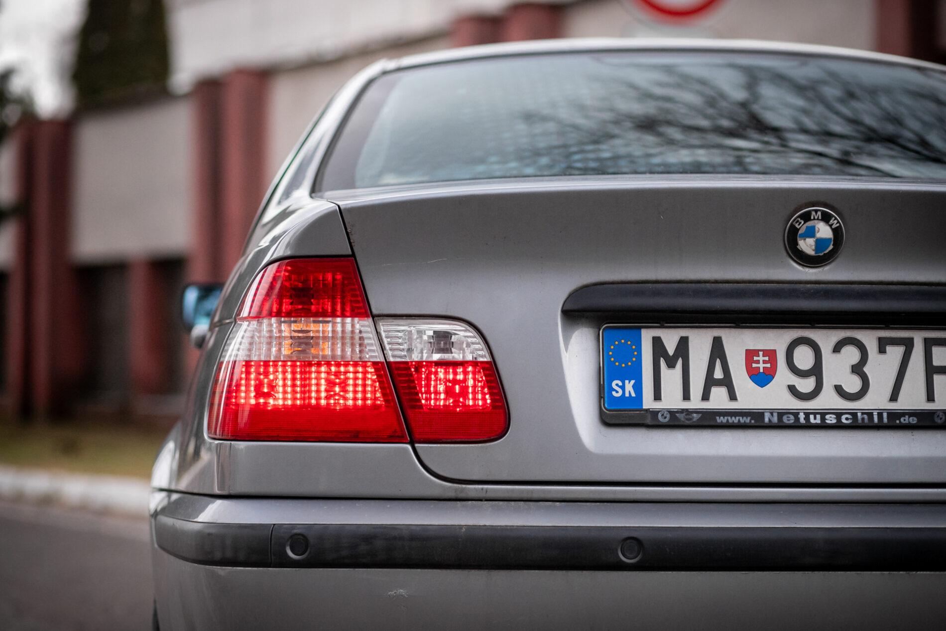 2003 BMW 325i, šedá sedan, 239 146 km