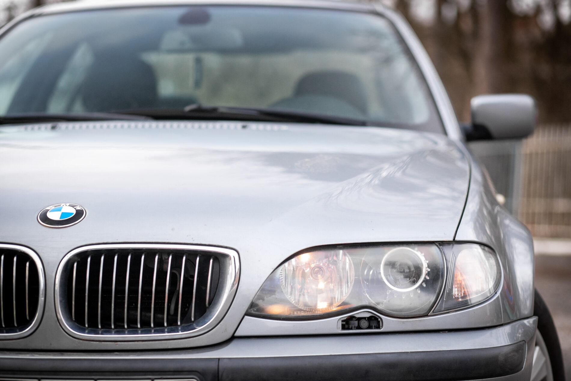 2003 BMW 325i, šedá sedan, 239 146 km